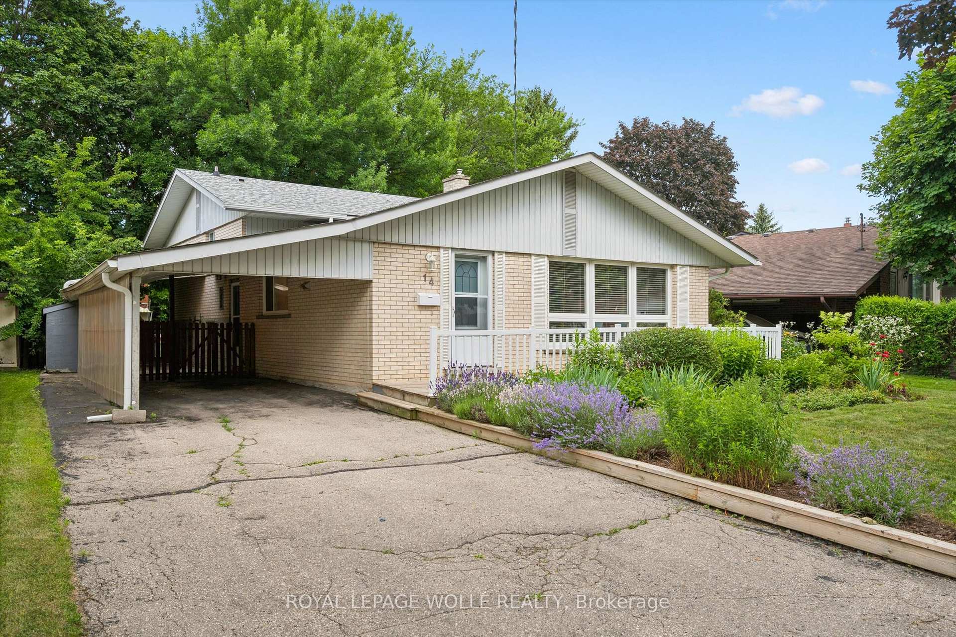 Photo 1 of 14 Ruskview Road, Kitchener, Forest Hill — HOMEH
