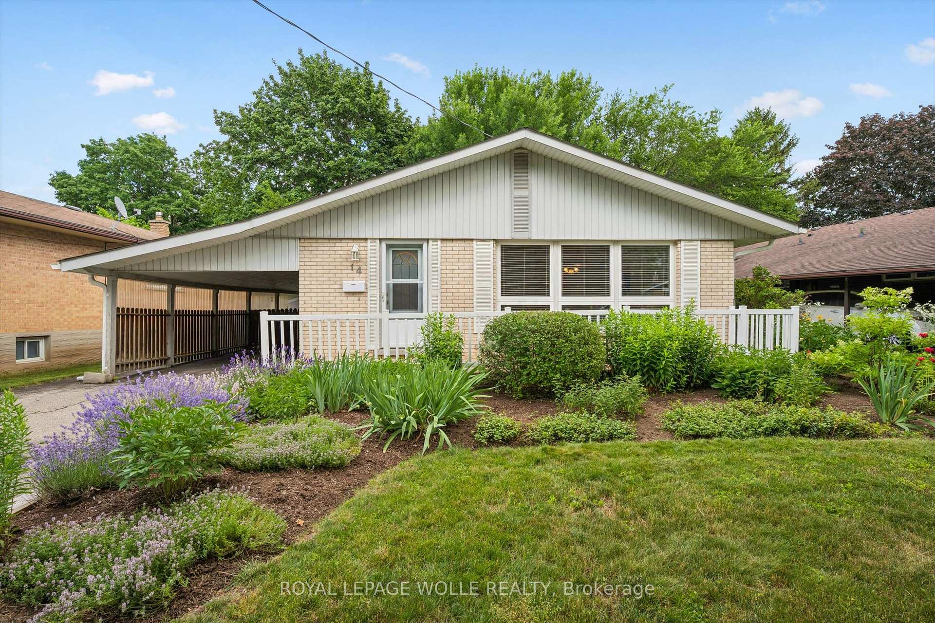 Photo 2 of 14 Ruskview Road, Kitchener, Forest Hill — HOMEH