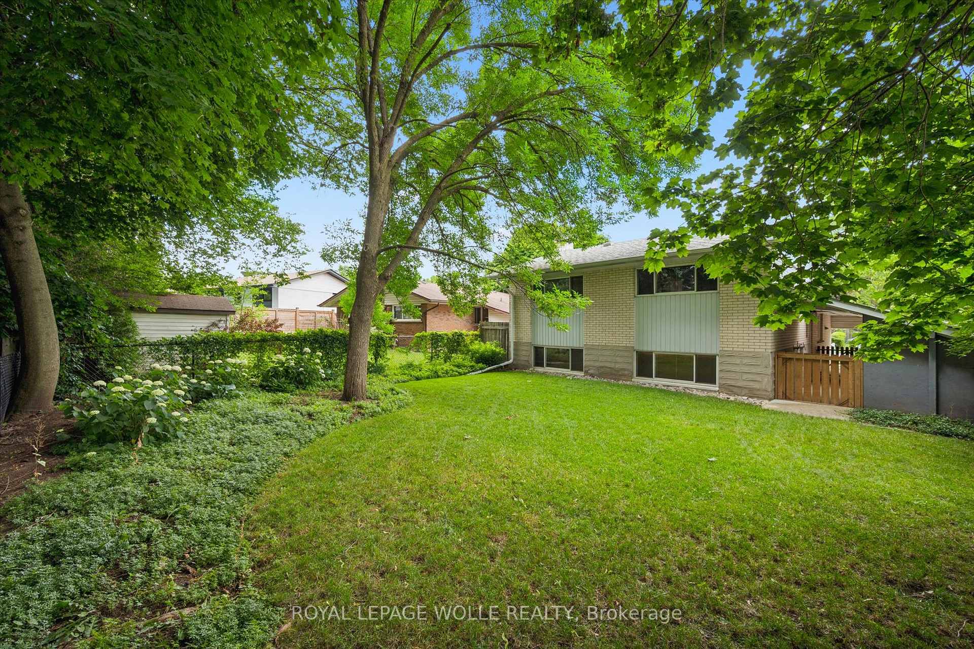 Photo 43 of 14 Ruskview Road, Kitchener, Forest Hill — HOMEH