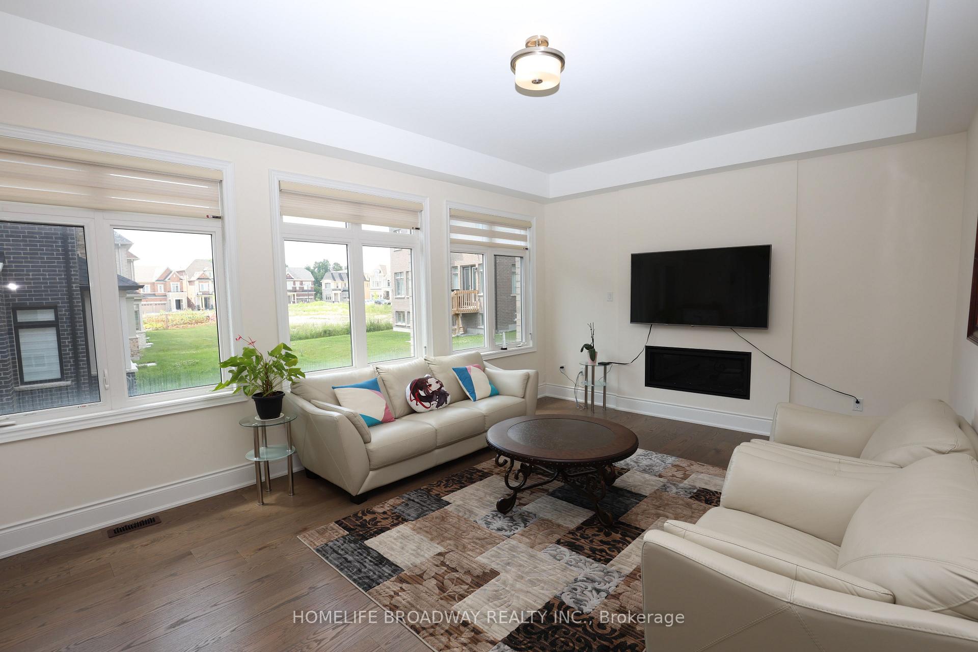 Photo 9 of 11 David Dunlap Boulevard, Richmond Hill, Observatory — HOMEH