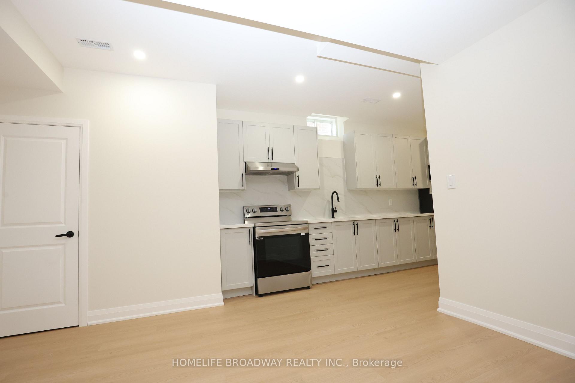 Photo 24 of 11 David Dunlap Boulevard, Richmond Hill, Observatory — HOMEH