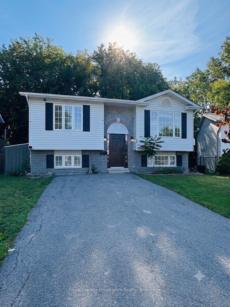 Photo 2 of 19 Briardale Boulevard, Quinte West, Trenton Ward — HOMEH