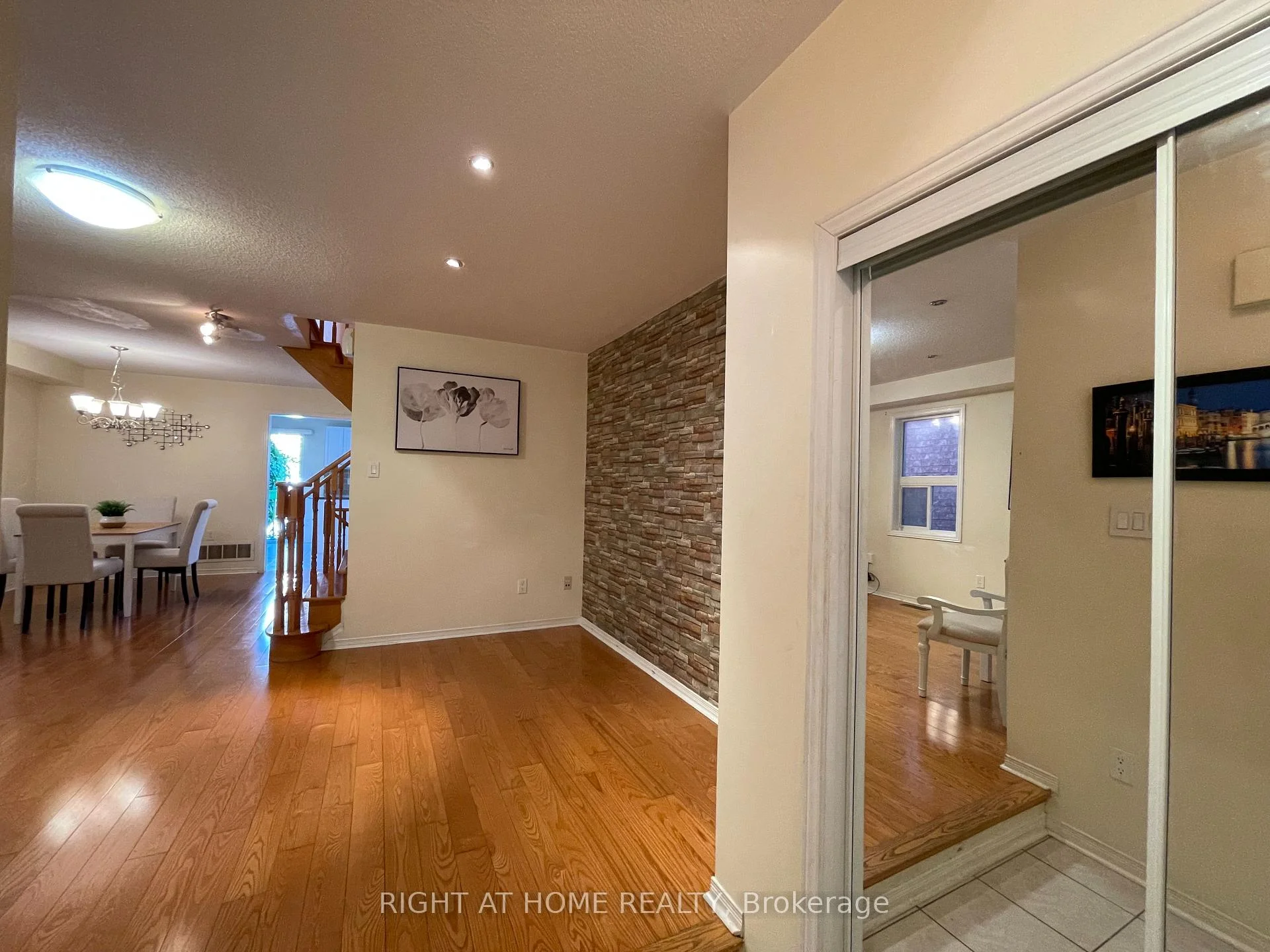 Photo 4 of 106 Novella Road, Vaughan, Patterson — HOMEH