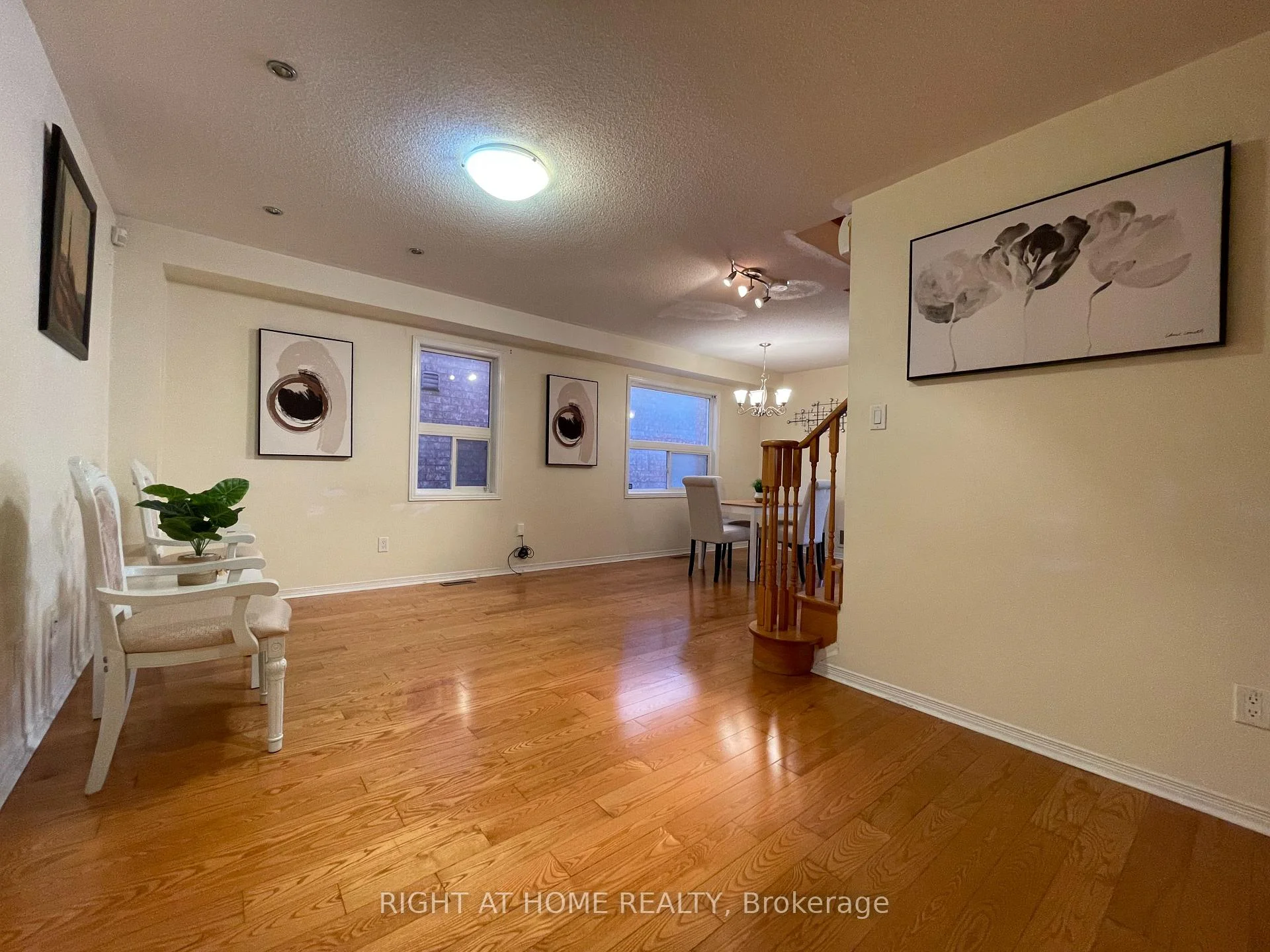 Photo 5 of 106 Novella Road, Vaughan, Patterson — HOMEH
