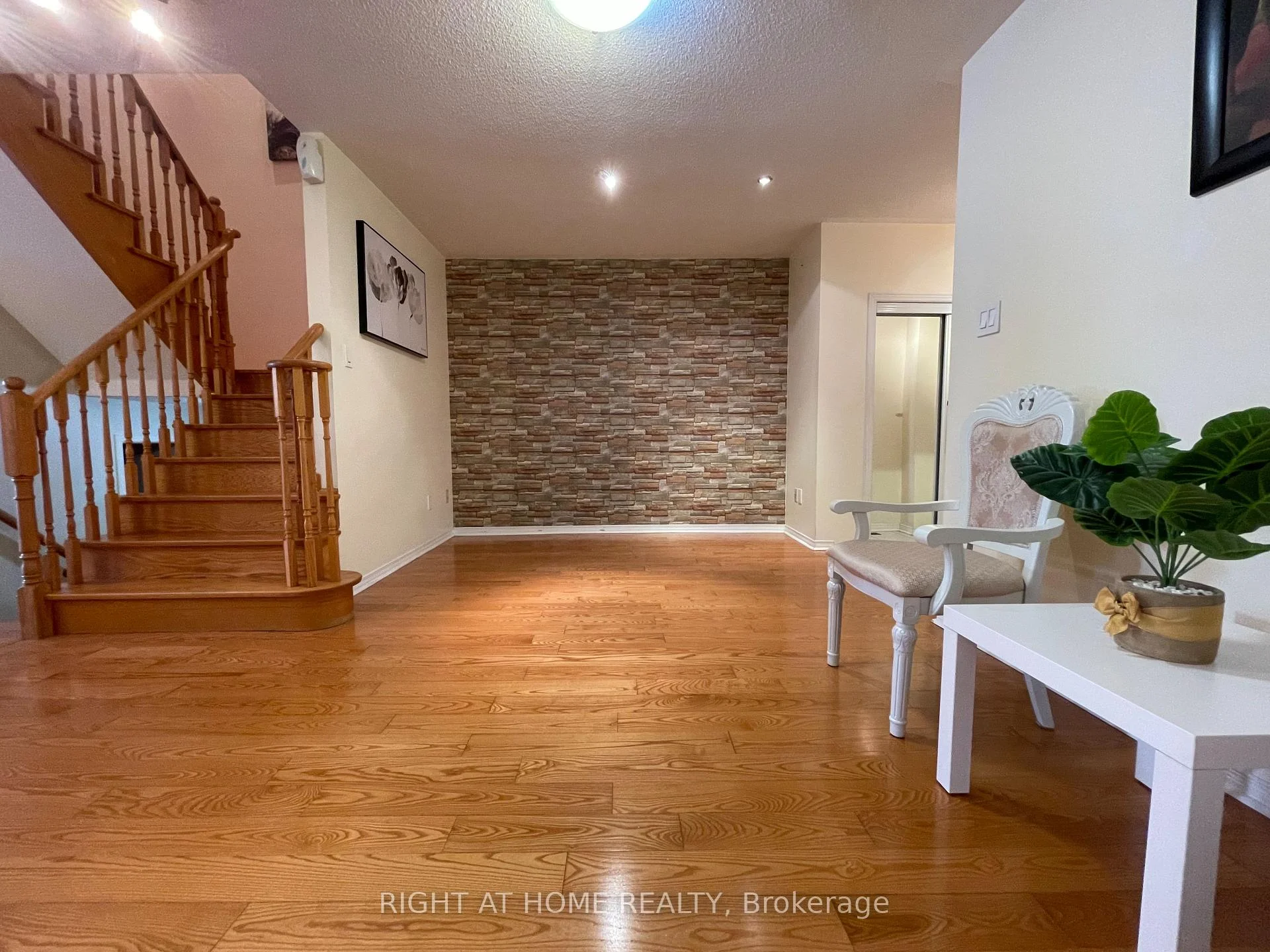 Photo 7 of 106 Novella Road, Vaughan, Patterson — HOMEH