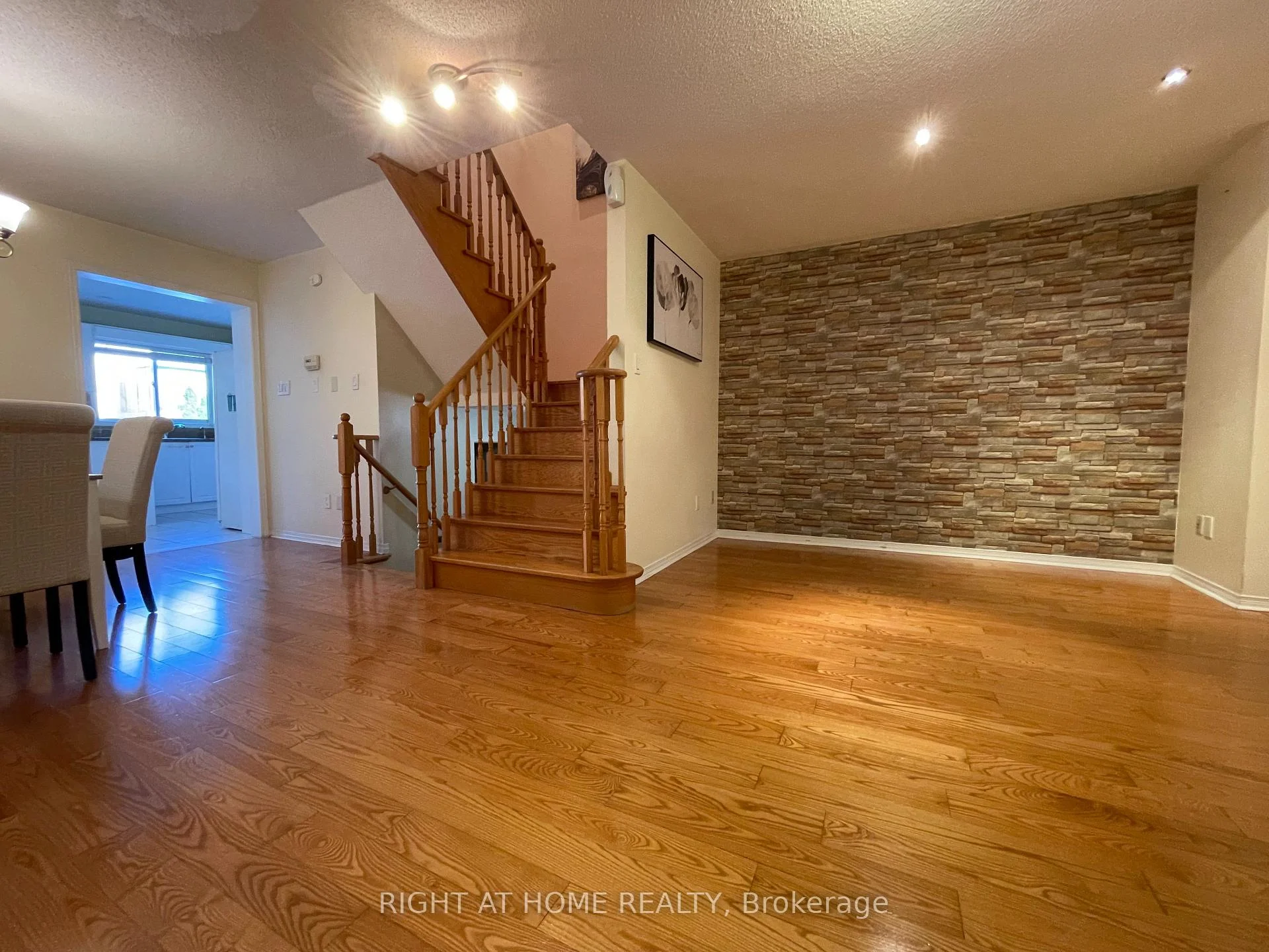 Photo 8 of 106 Novella Road, Vaughan, Patterson — HOMEH