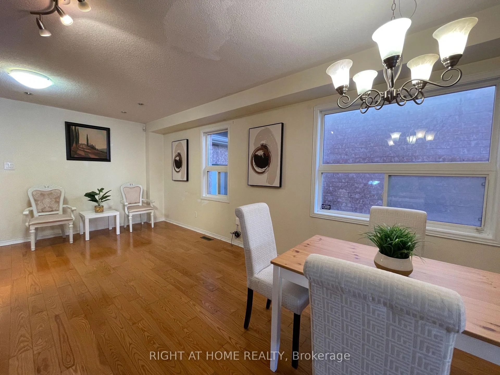 Photo 10 of 106 Novella Road, Vaughan, Patterson — HOMEH