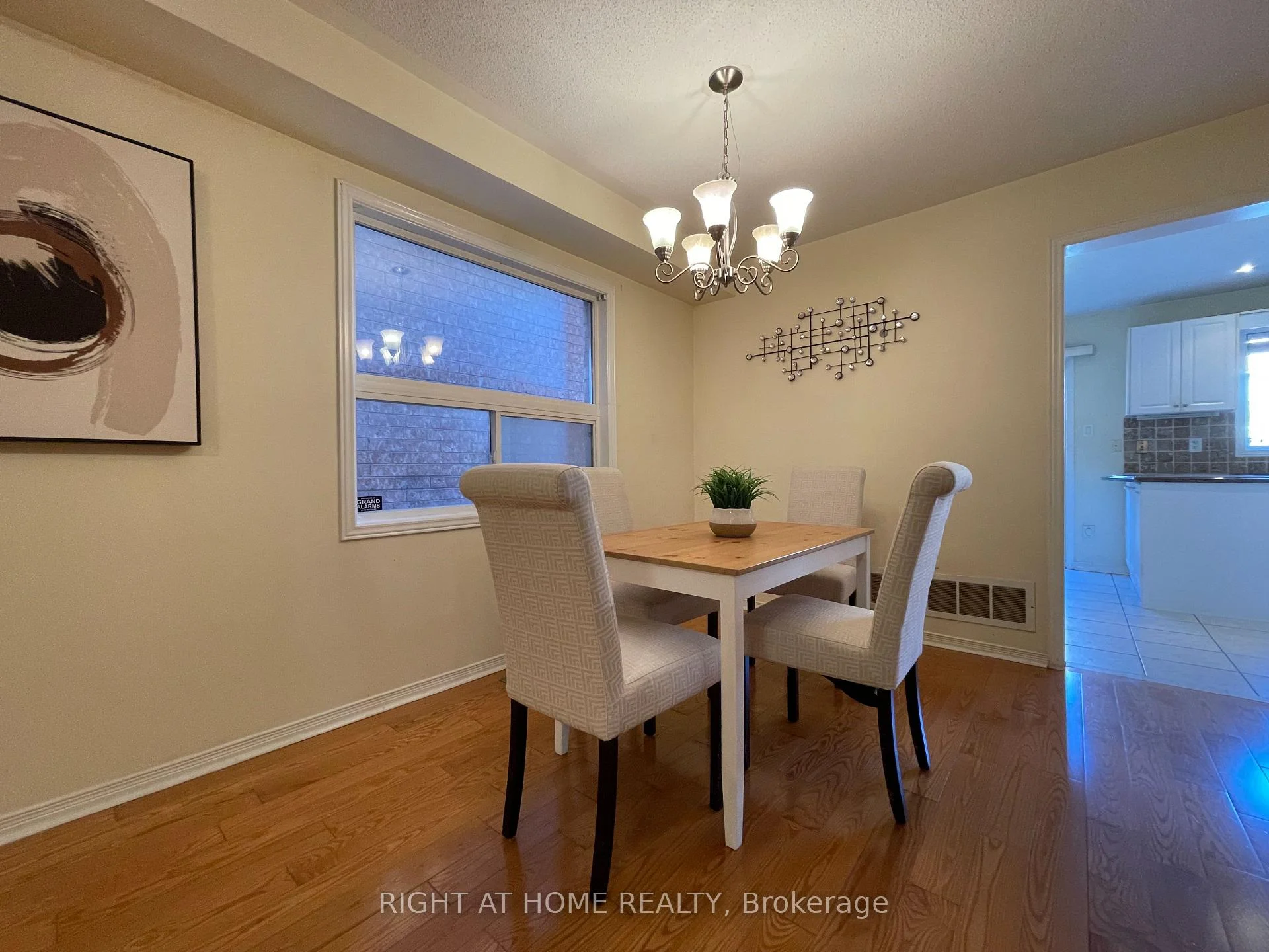 Photo 13 of 106 Novella Road, Vaughan, Patterson — HOMEH