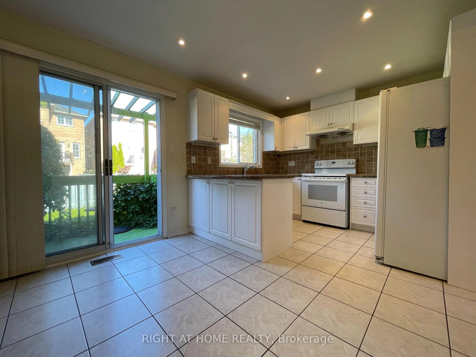Photo 17 of 106 Novella Road, Vaughan, Patterson — HOMEH