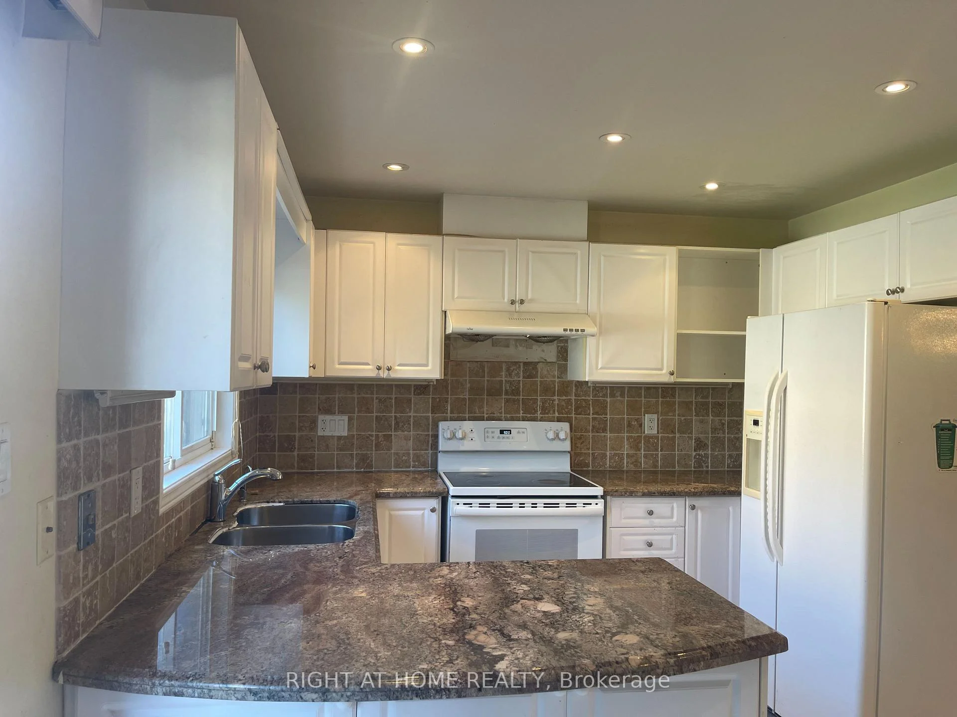 Photo 18 of 106 Novella Road, Vaughan, Patterson — HOMEH