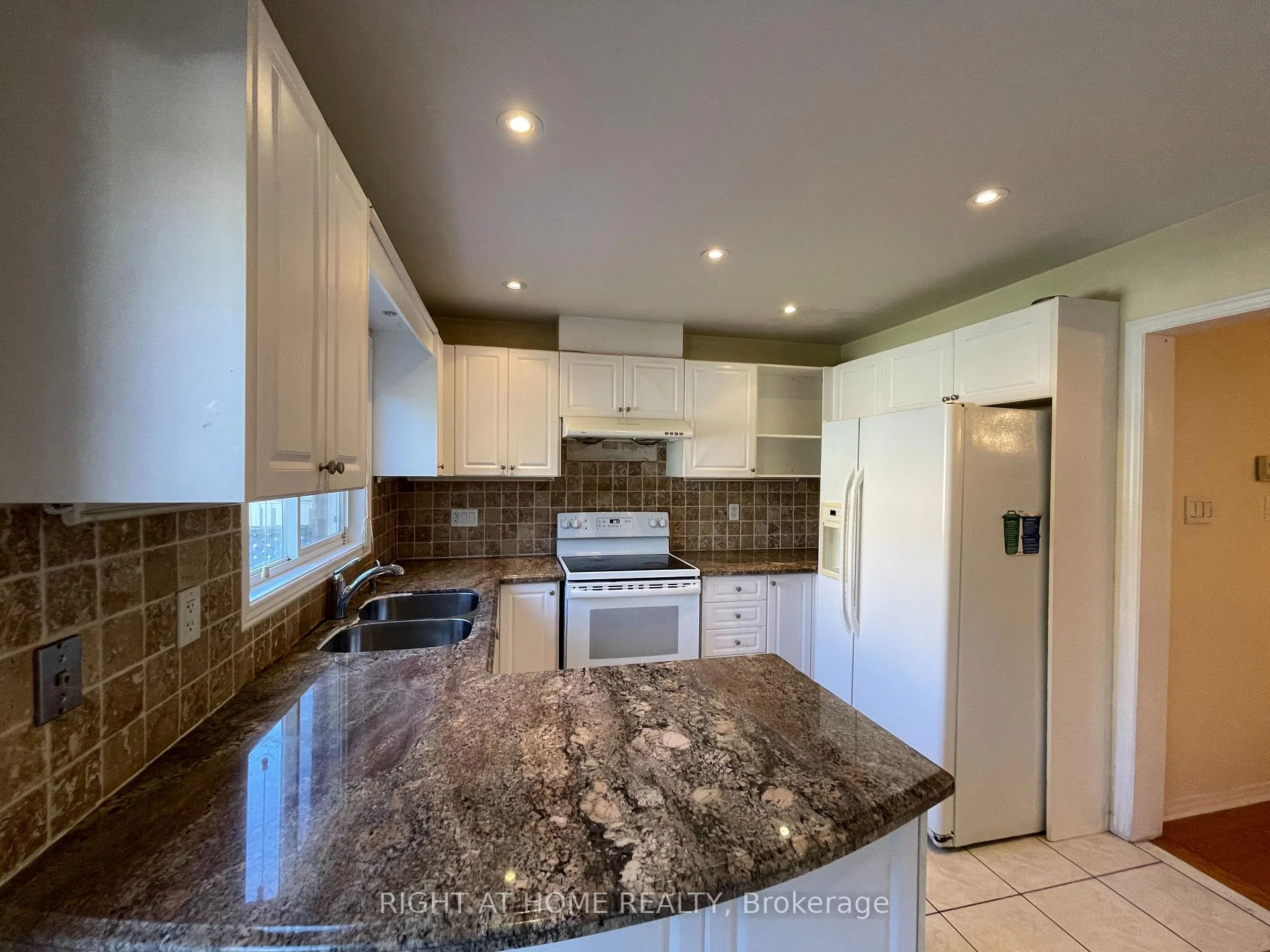 Photo 20 of 106 Novella Road, Vaughan, Patterson — HOMEH