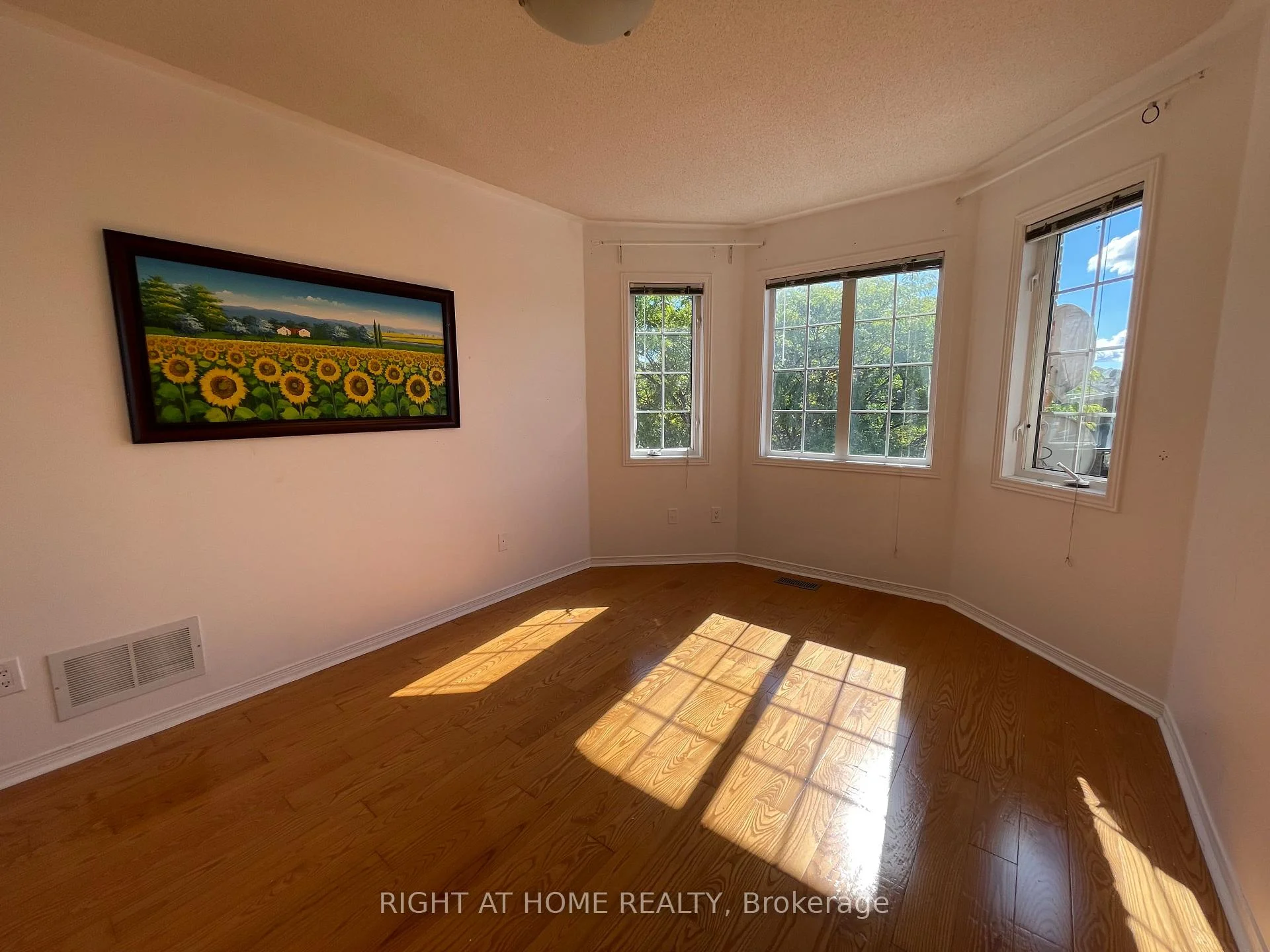 Photo 31 of 106 Novella Road, Vaughan, Patterson — HOMEH