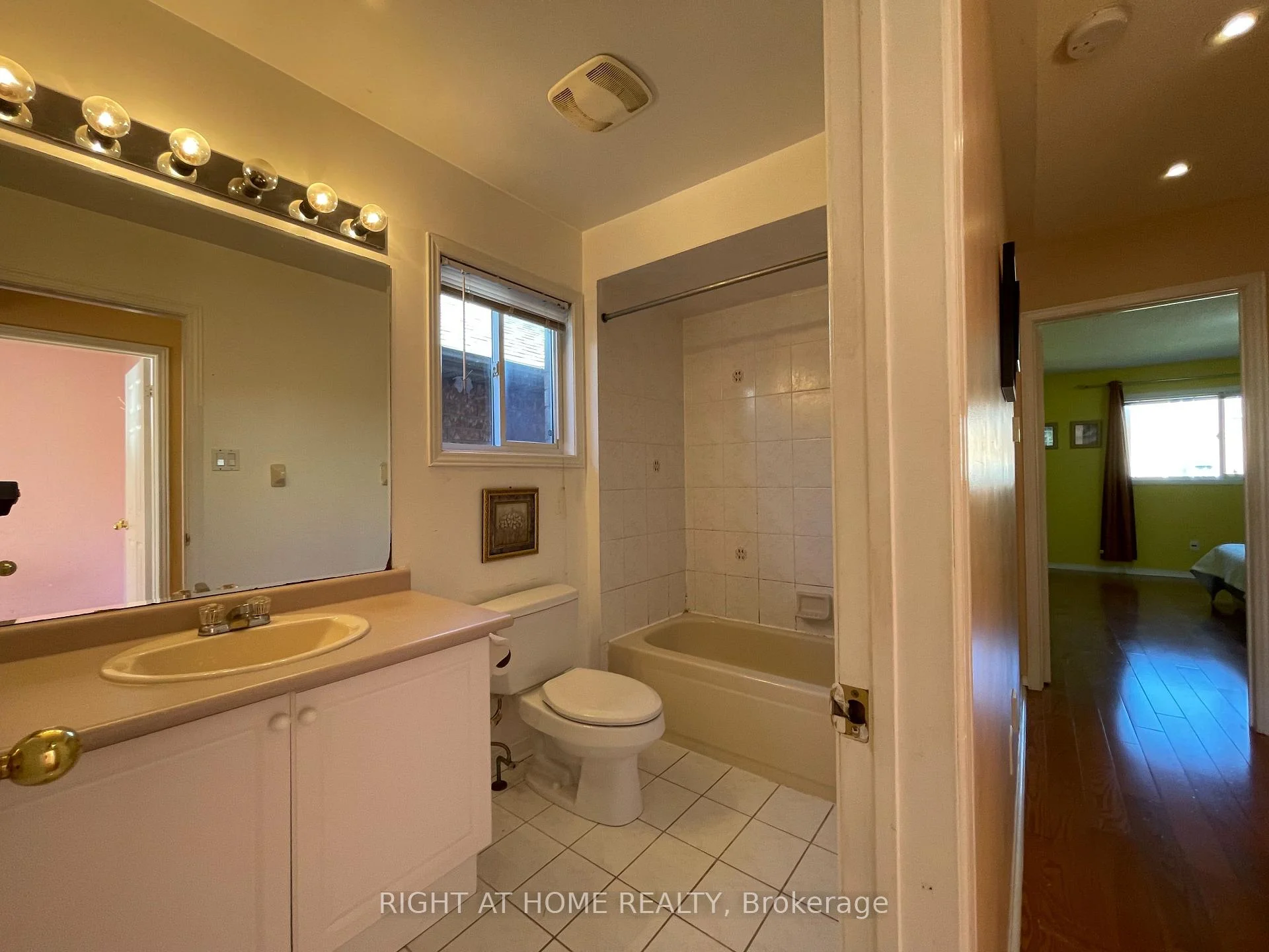 Photo 35 of 106 Novella Road, Vaughan, Patterson — HOMEH
