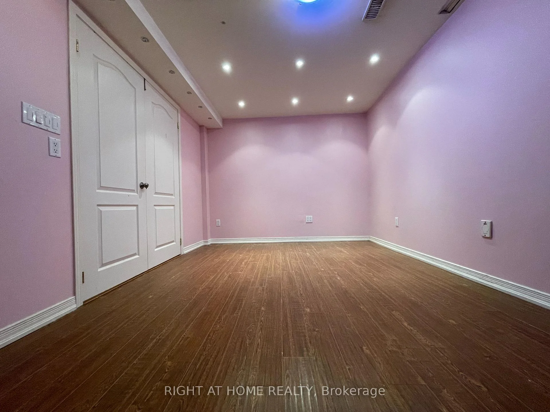 Photo 43 of 106 Novella Road, Vaughan, Patterson — HOMEH