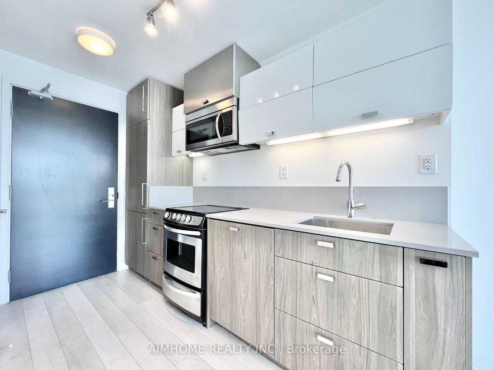 Front of Unit 4009, 290 Adelaide Street W