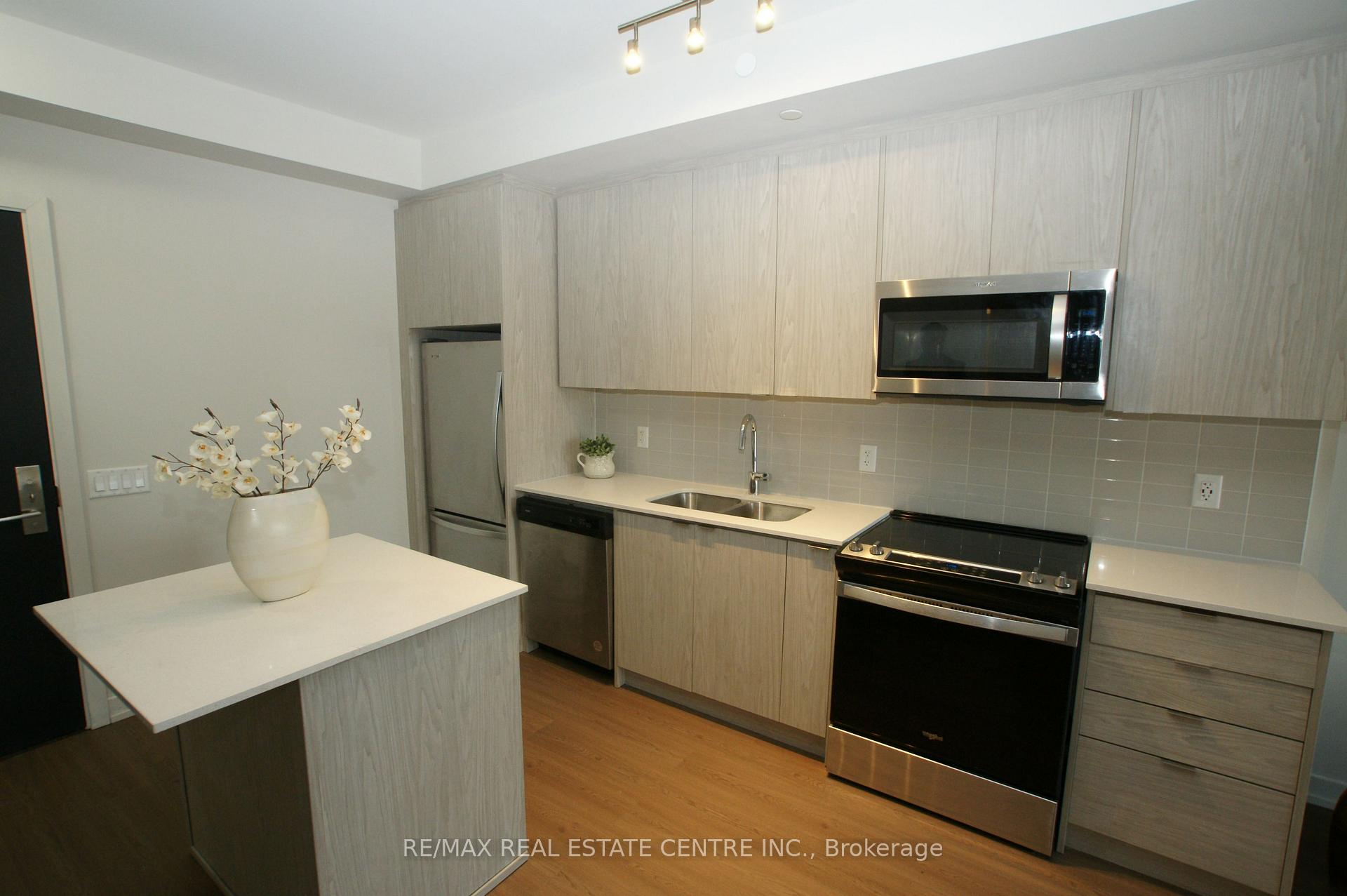 Photo 8 of Unit 1006, 55 Duke Street W, Kitchener, City Commercial Core — HOMEH