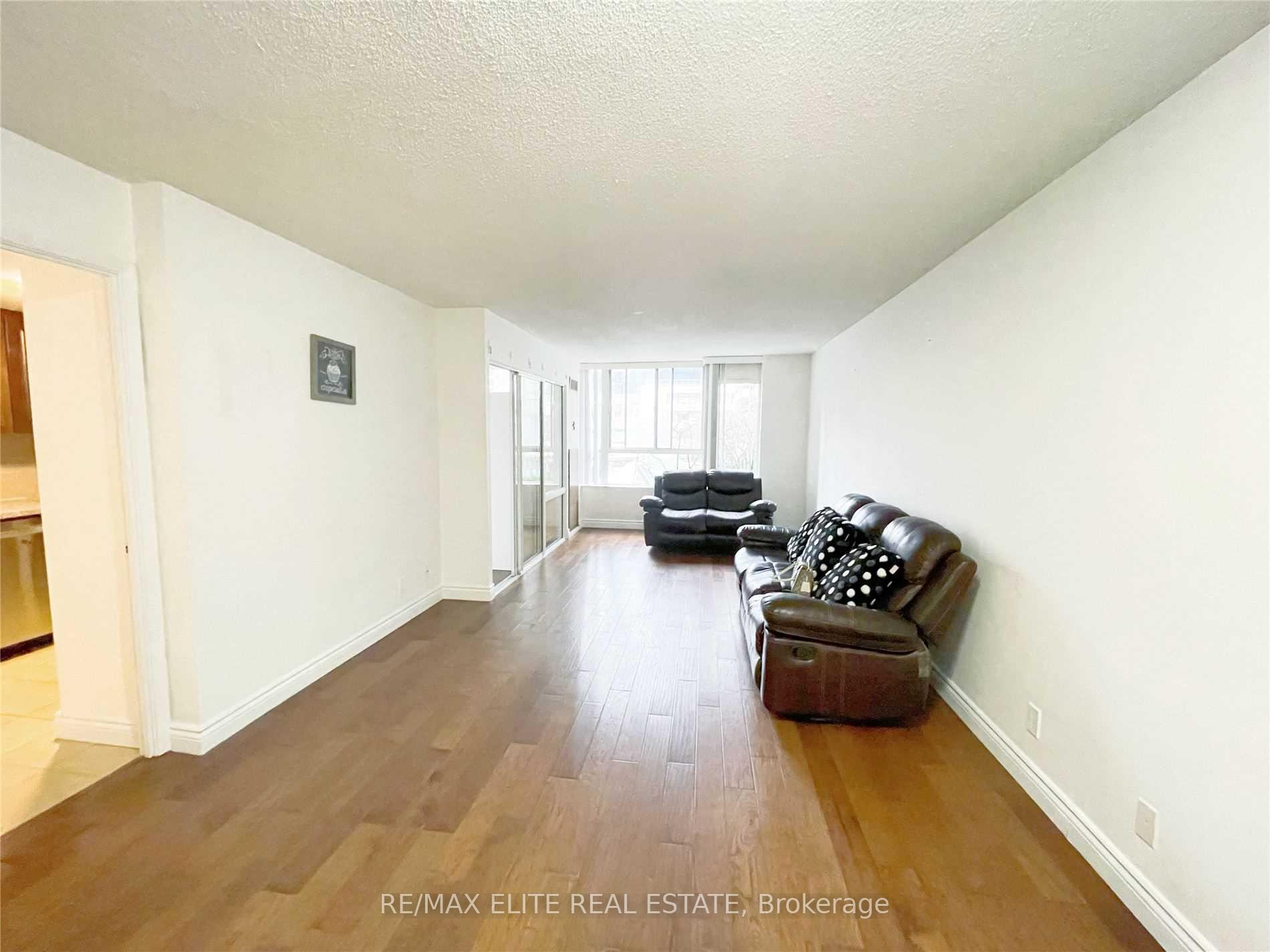 Photo 3 of Unit 404, 717 Bay Street, Toronto, Bay Street Corridor — HOMEH
