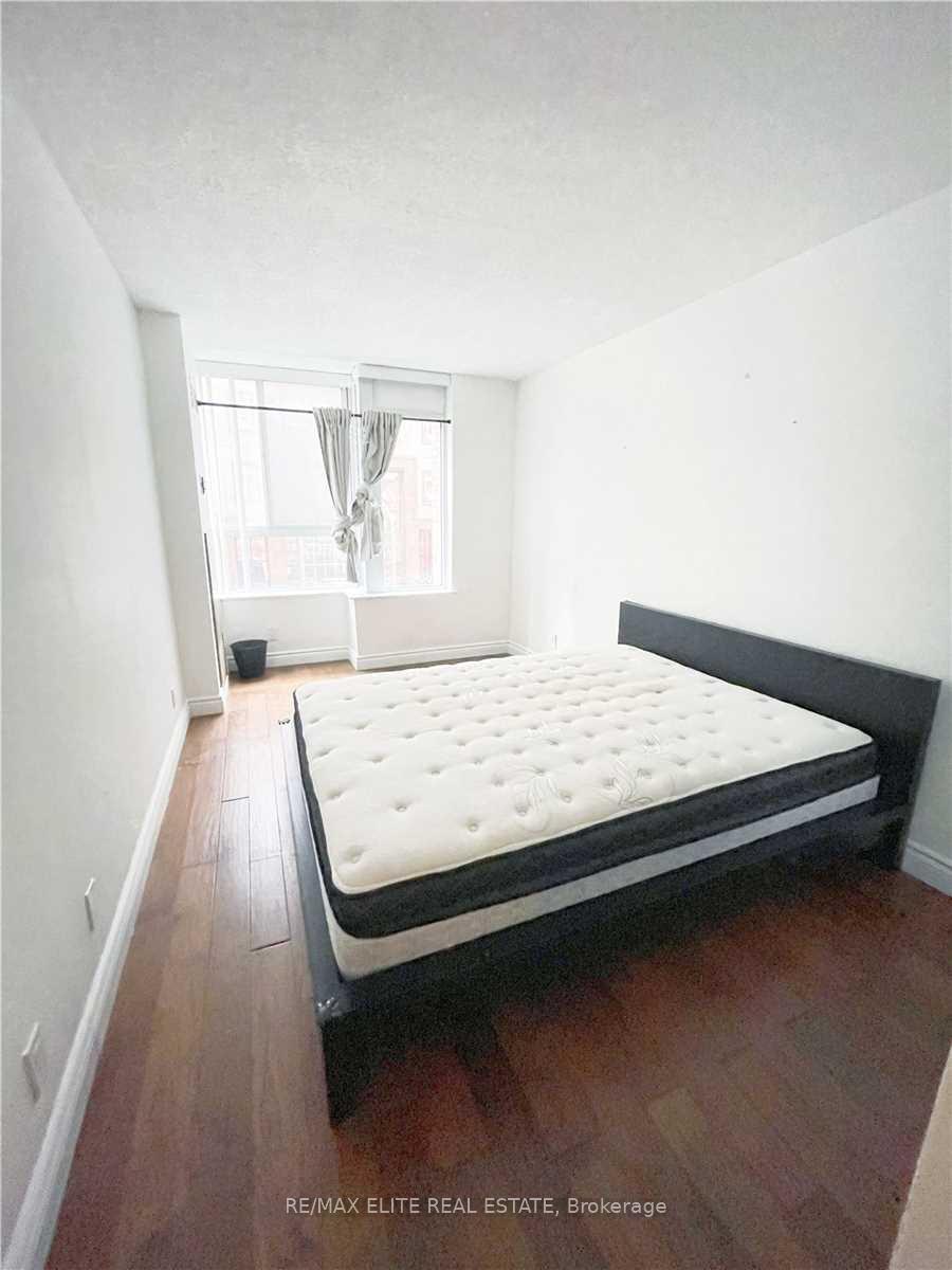 Photo 4 of Unit 404, 717 Bay Street, Toronto, Bay Street Corridor — HOMEH