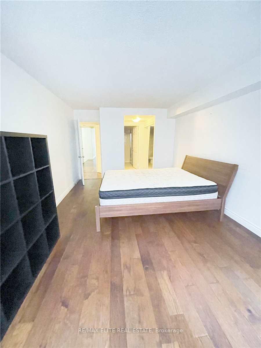 Photo 5 of Unit 404, 717 Bay Street, Toronto, Bay Street Corridor — HOMEH