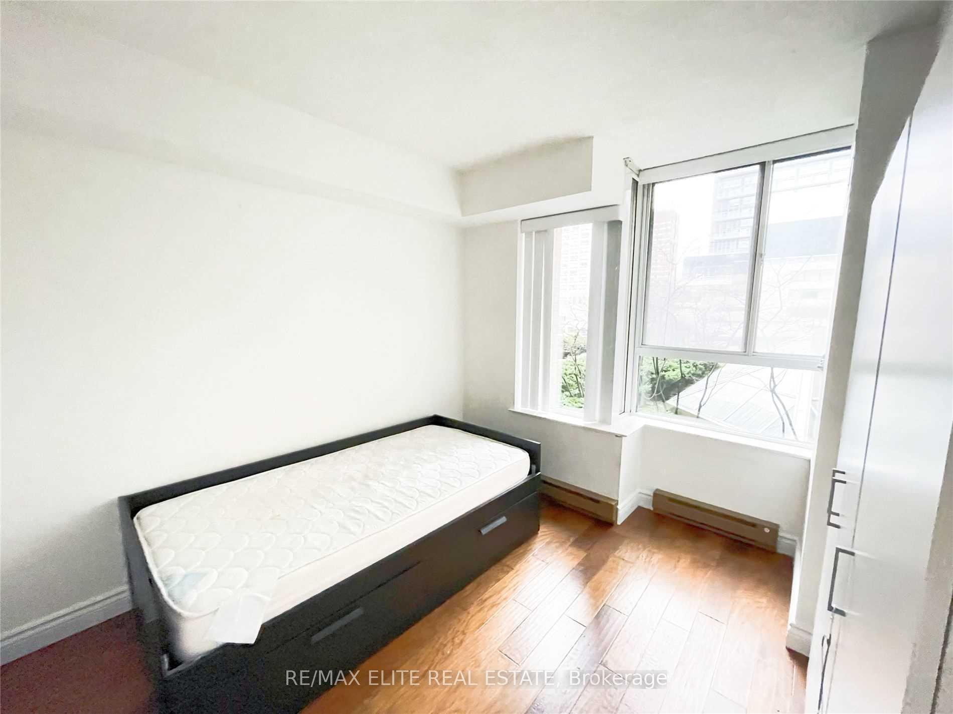 Photo 6 of Unit 404, 717 Bay Street, Toronto, Bay Street Corridor — HOMEH