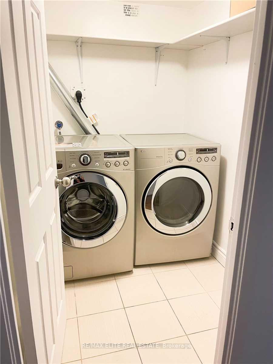 Photo 9 of Unit 404, 717 Bay Street, Toronto, Bay Street Corridor — HOMEH
