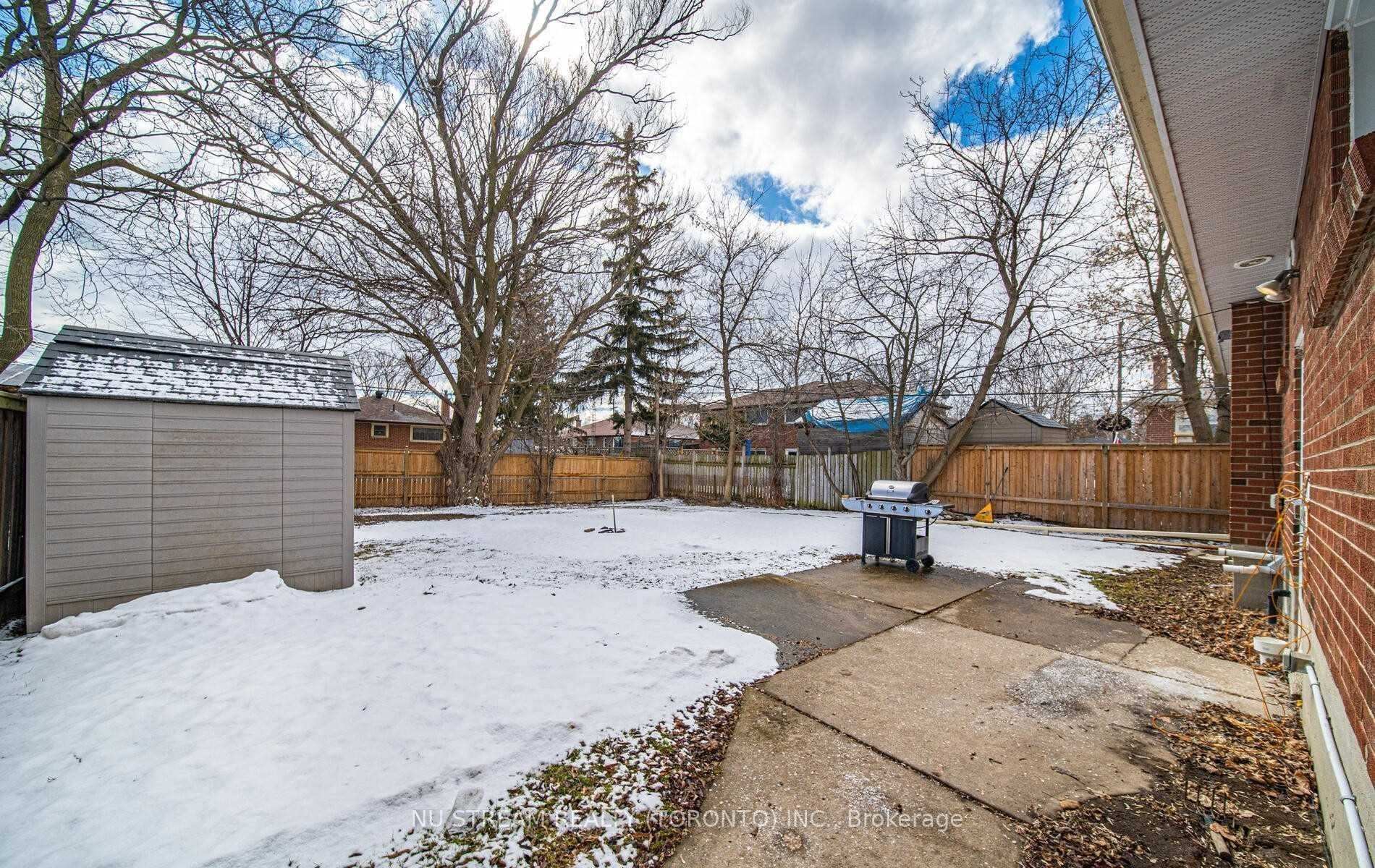 Photo 8 of 901 Lilac Terrace, Whitby, Downtown Whitby — HOMEH