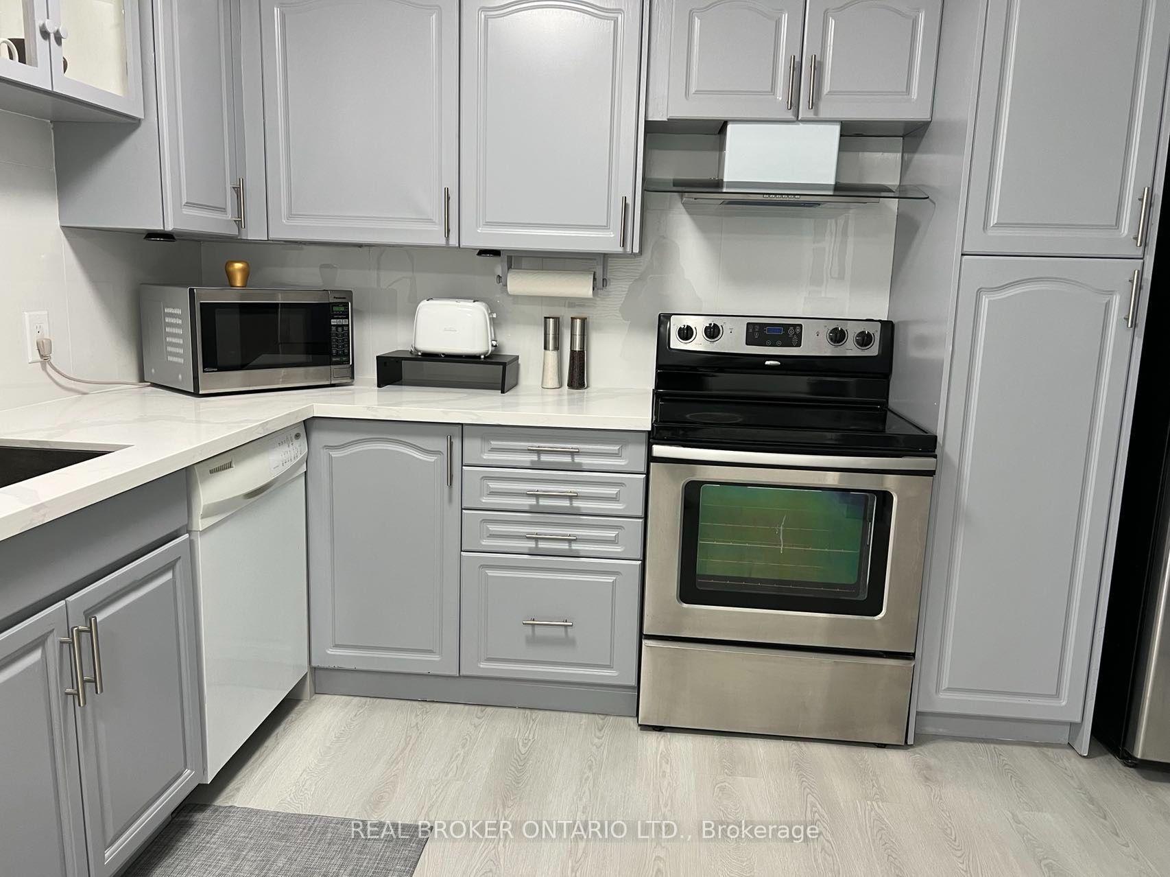 Photo 10 of 286 Crestwood Drive, Georgina, Historic Lakeshore Communities — HOMEH