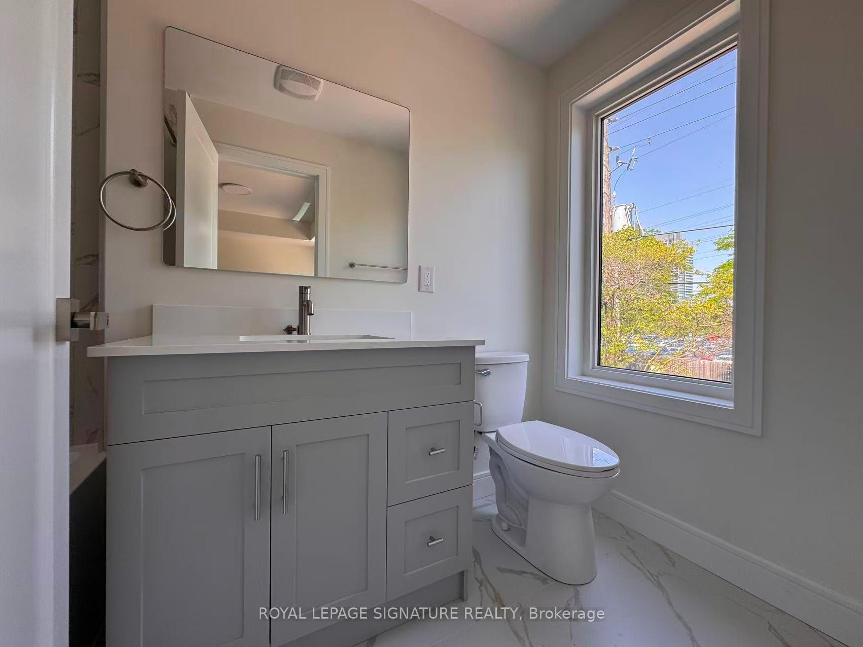 Photo 2 of Unit 4, 53 Bishop Avenue, North York, Newtonbrook East — HOMEH