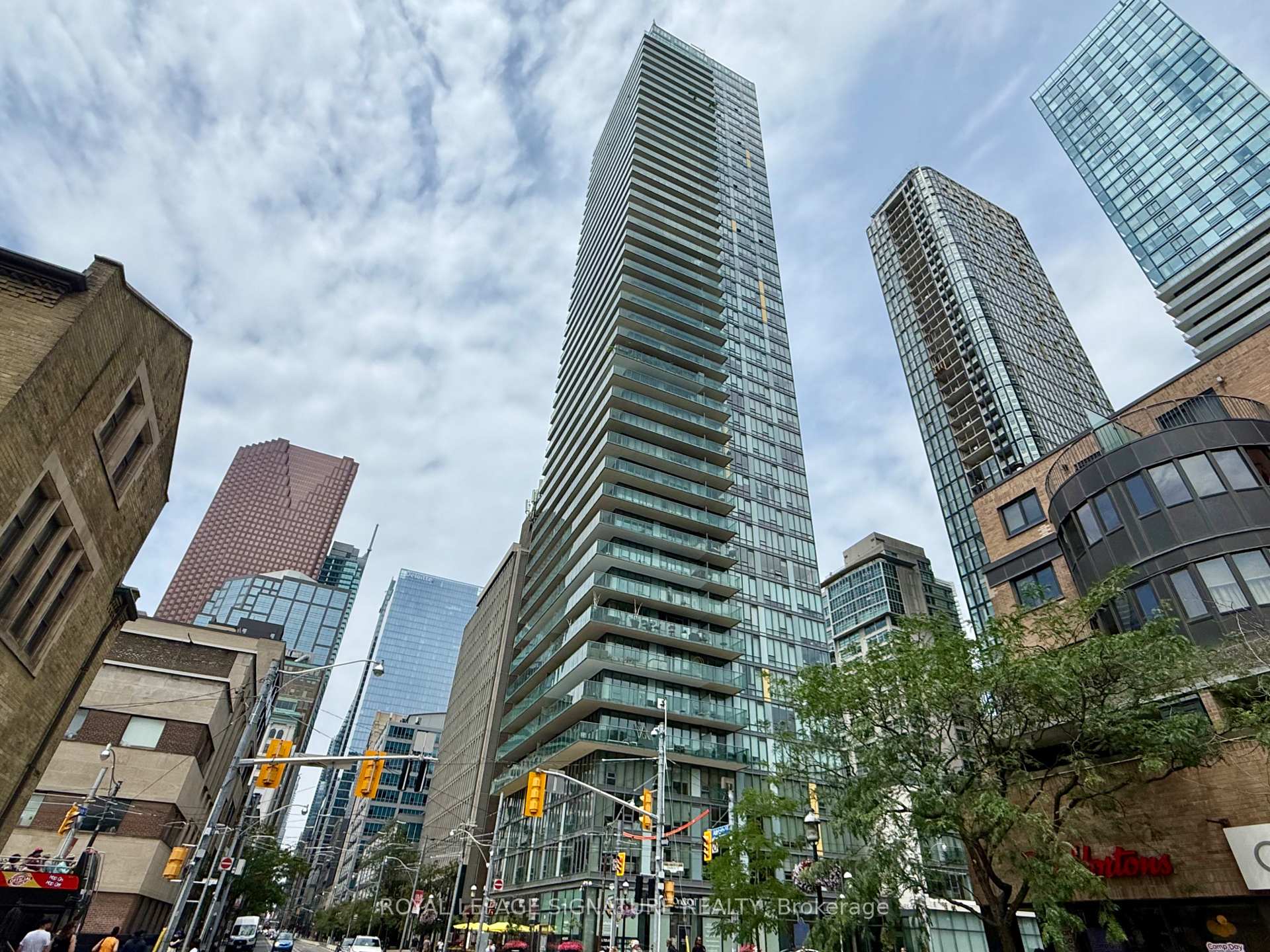Front of Unit 3204, 33 Lombard Street