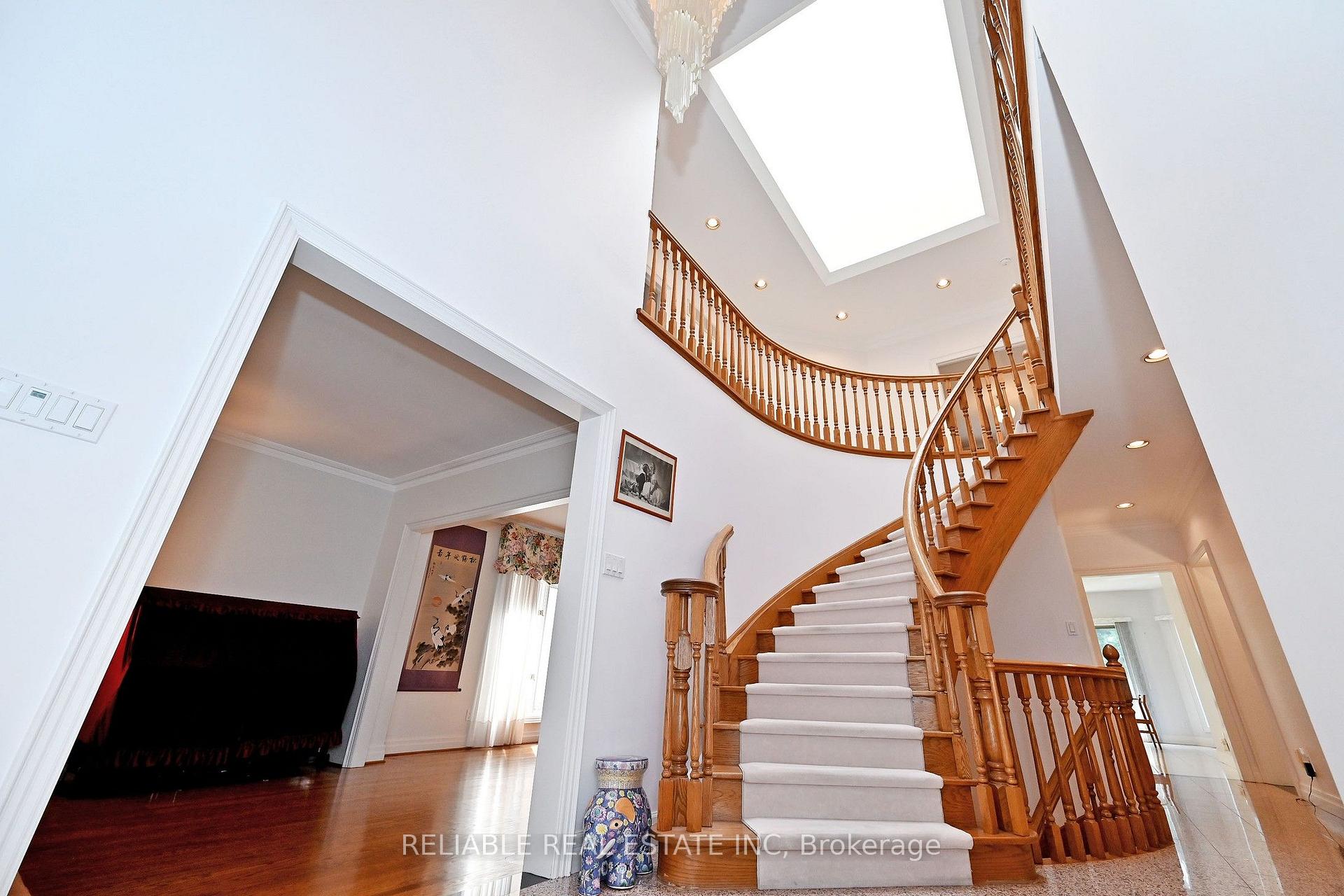 Photo 5 of 209 Alfred Avenue, North York, Willowdale East — HOMEH