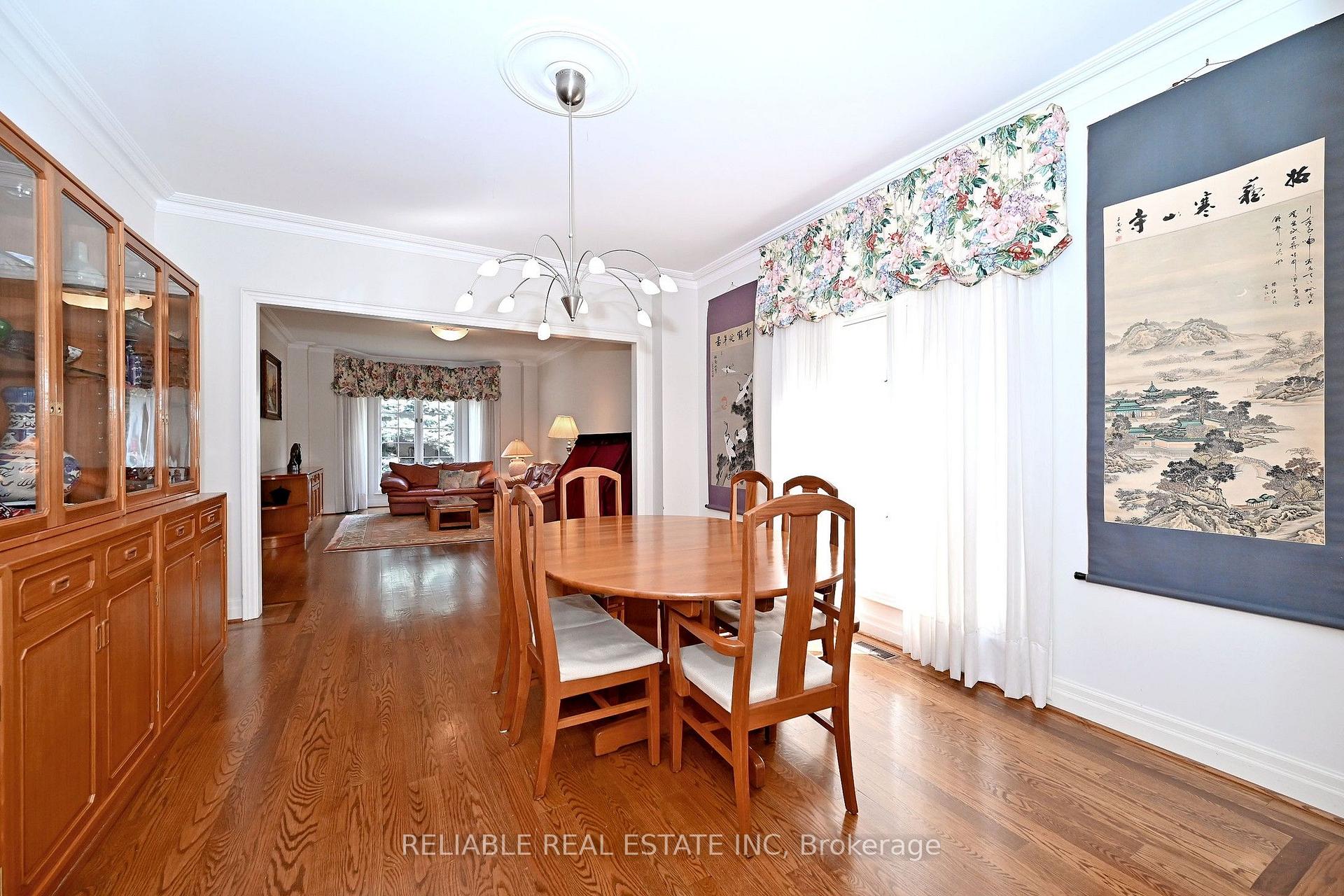 Photo 9 of 209 Alfred Avenue, North York, Willowdale East — HOMEH
