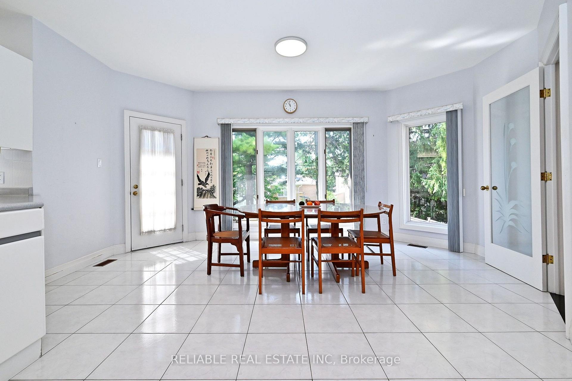 Photo 14 of 209 Alfred Avenue, North York, Willowdale East — HOMEH