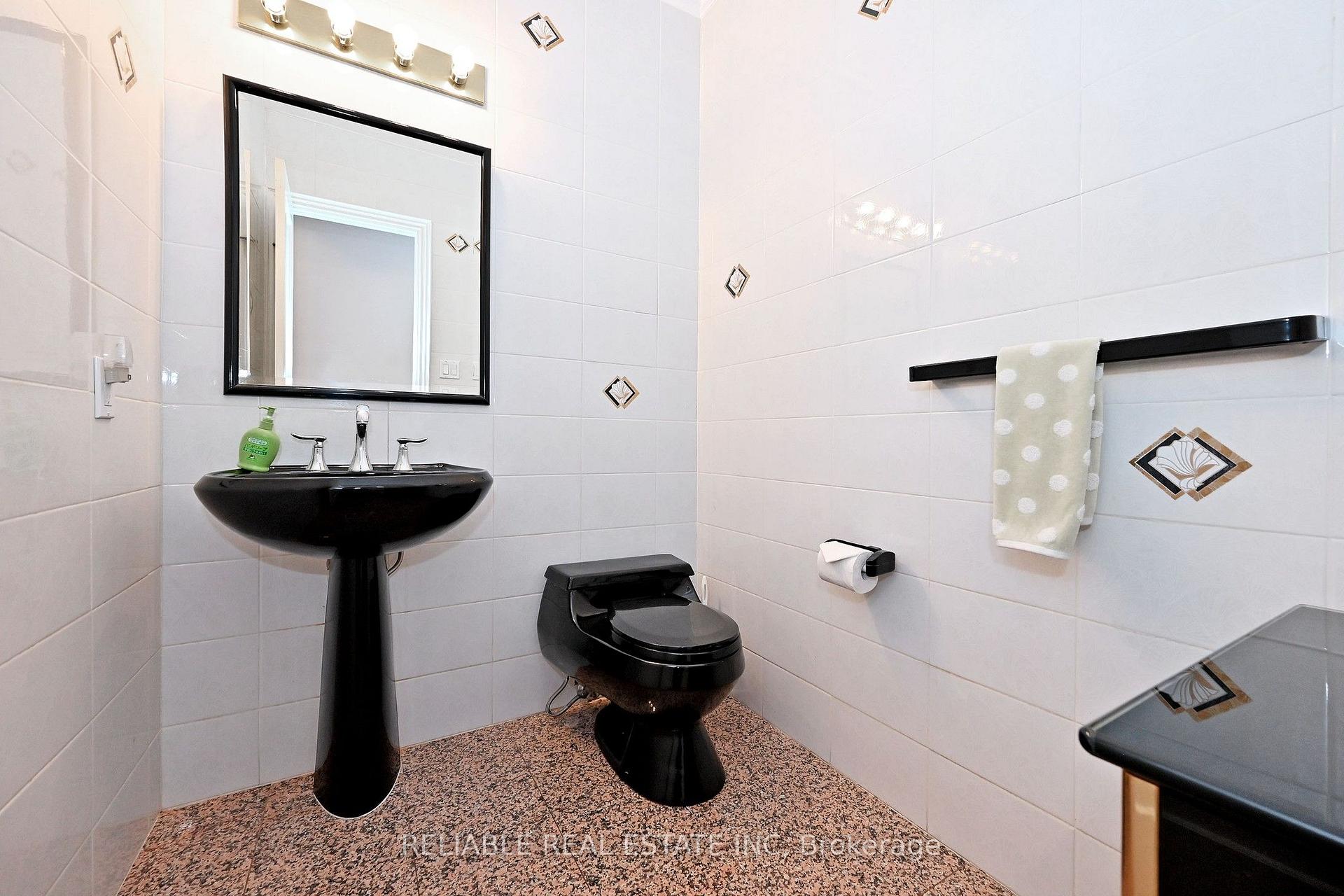 Photo 18 of 209 Alfred Avenue, North York, Willowdale East — HOMEH