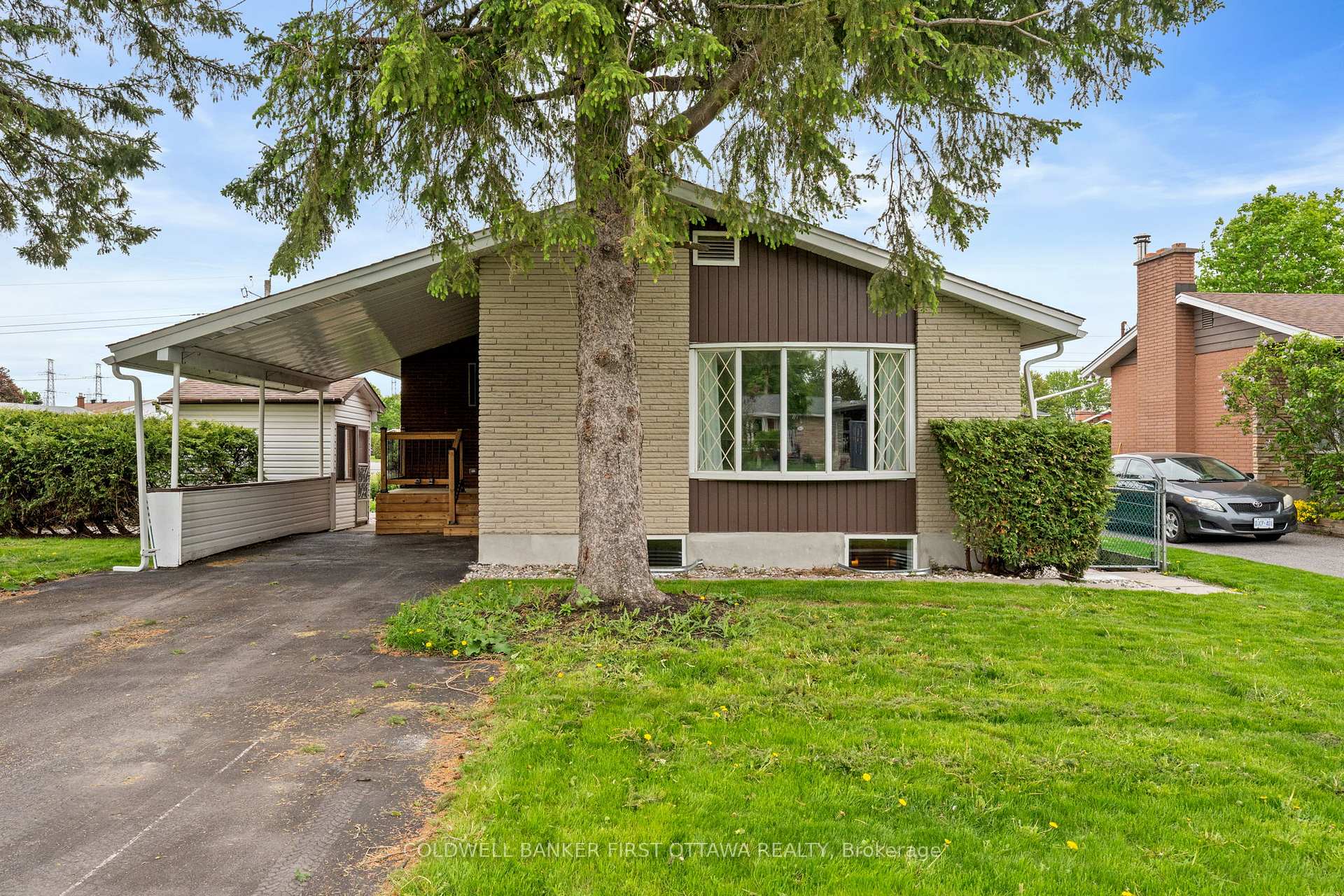 Photo 1 of 26 Spring Garden Avenue, Ottawa, Meadowlands/Crestview — HOMEH