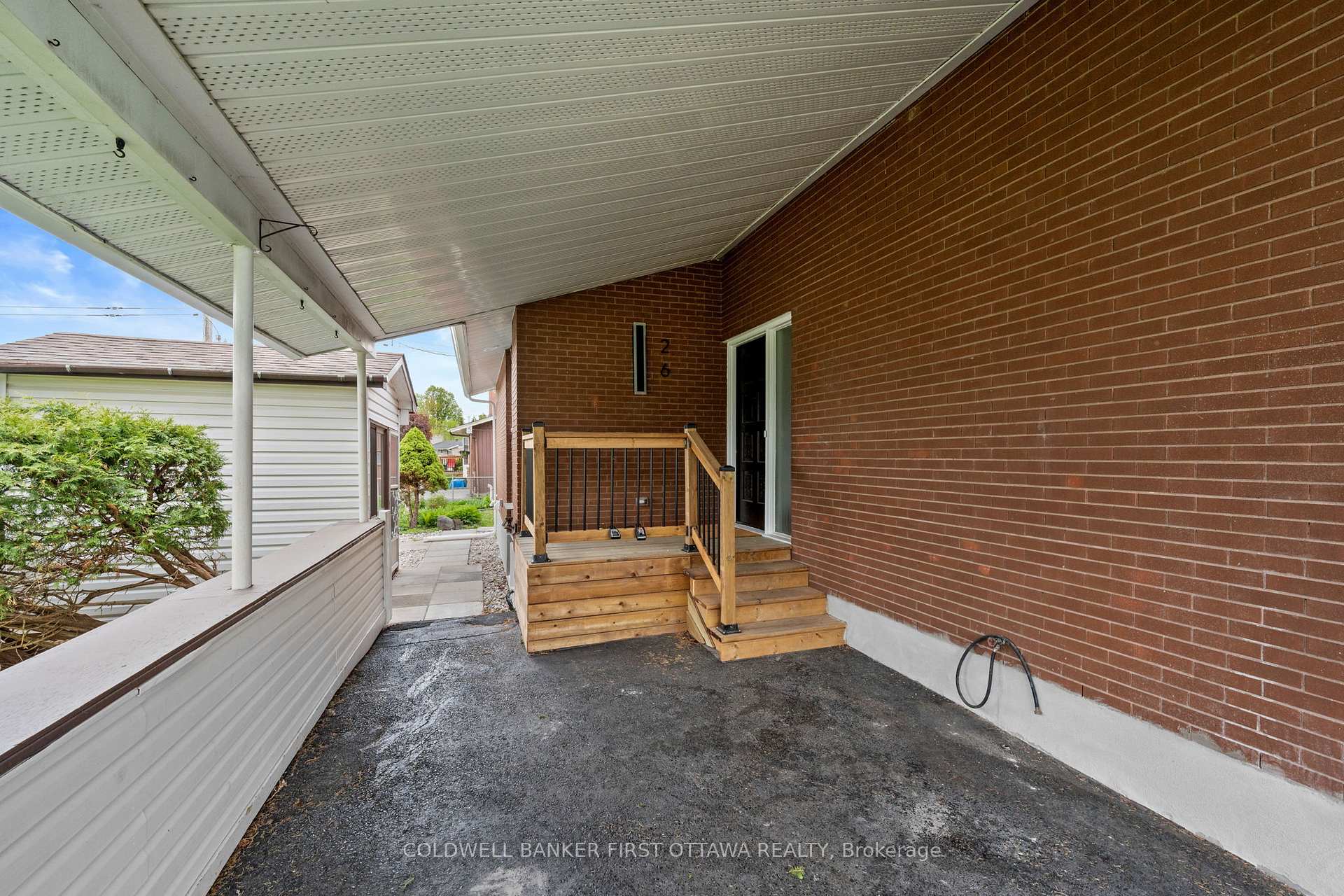 Photo 3 of 26 Spring Garden Avenue, Ottawa, Meadowlands/Crestview — HOMEH