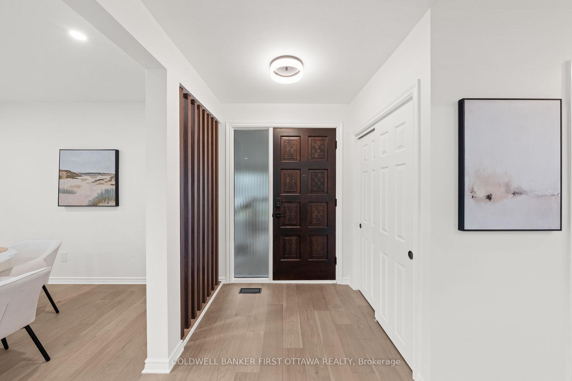 Photo 4 of 26 Spring Garden Avenue, Ottawa, Meadowlands/Crestview — HOMEH