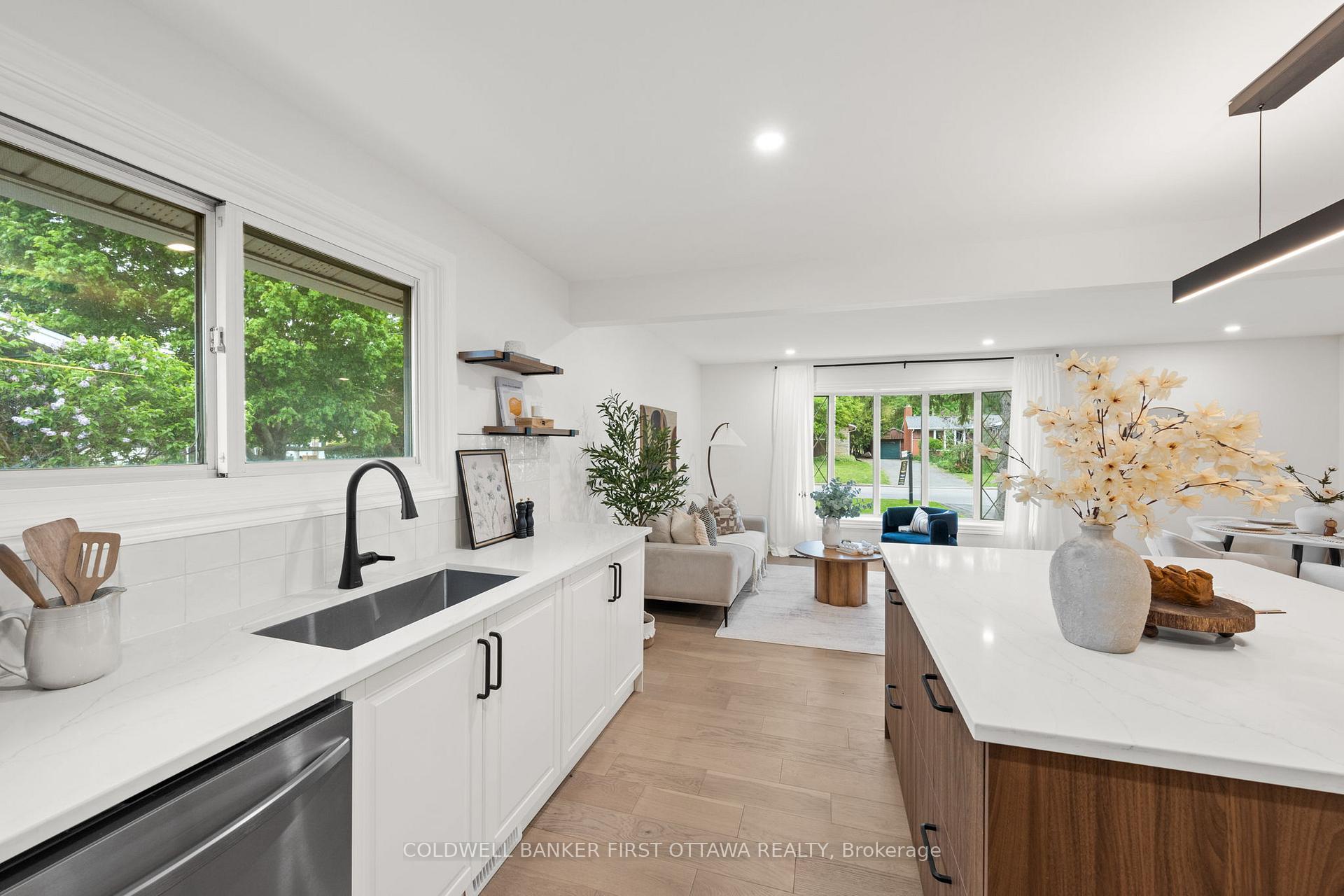 Photo 9 of 26 Spring Garden Avenue, Ottawa, Meadowlands/Crestview — HOMEH