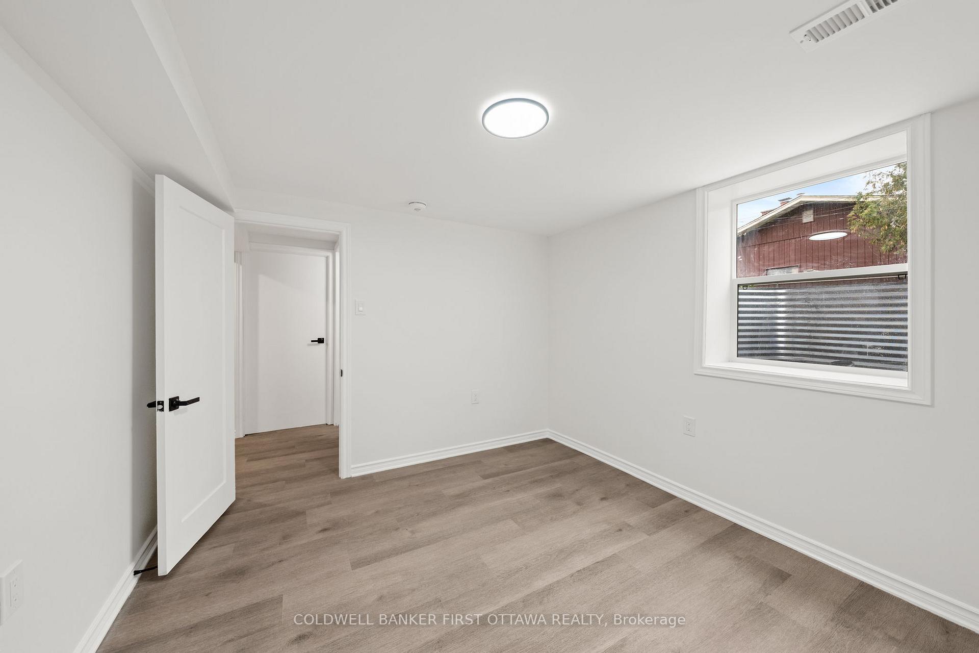 Photo 31 of 26 Spring Garden Avenue, Ottawa, Meadowlands/Crestview — HOMEH