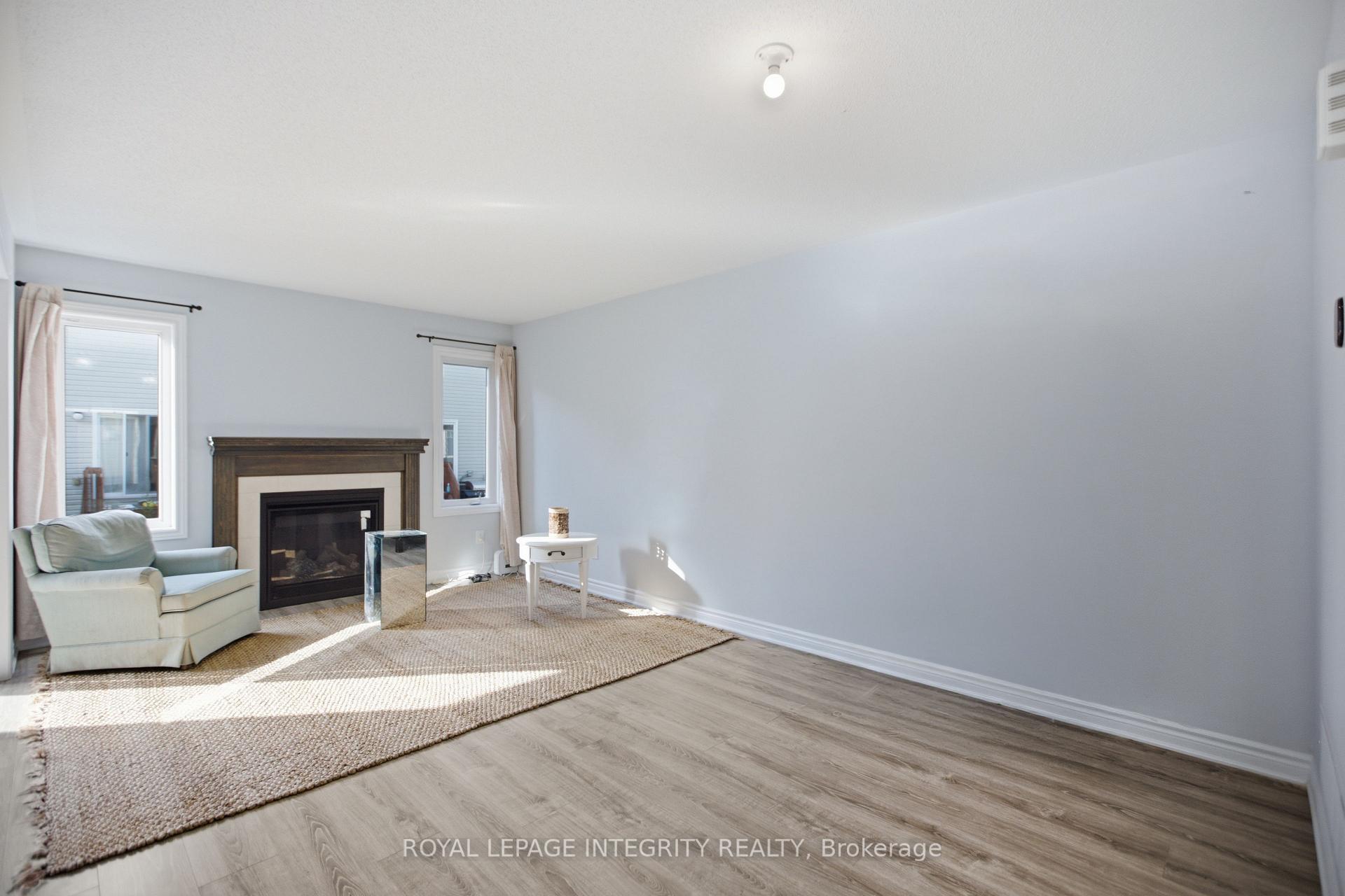 Photo 4 of 2235 Watercolours Way, Ottawa, Barrhaven - Half Moon Bay — HOMEH