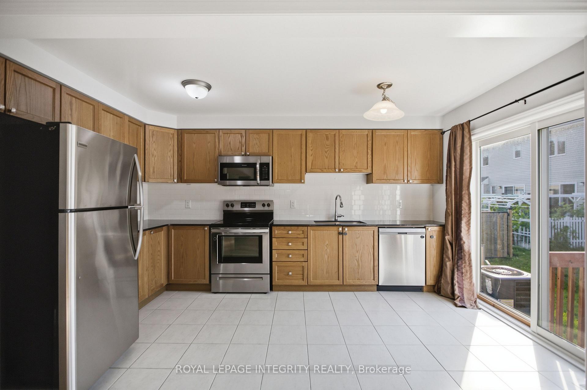 Photo 6 of 2235 Watercolours Way, Ottawa, Barrhaven - Half Moon Bay — HOMEH