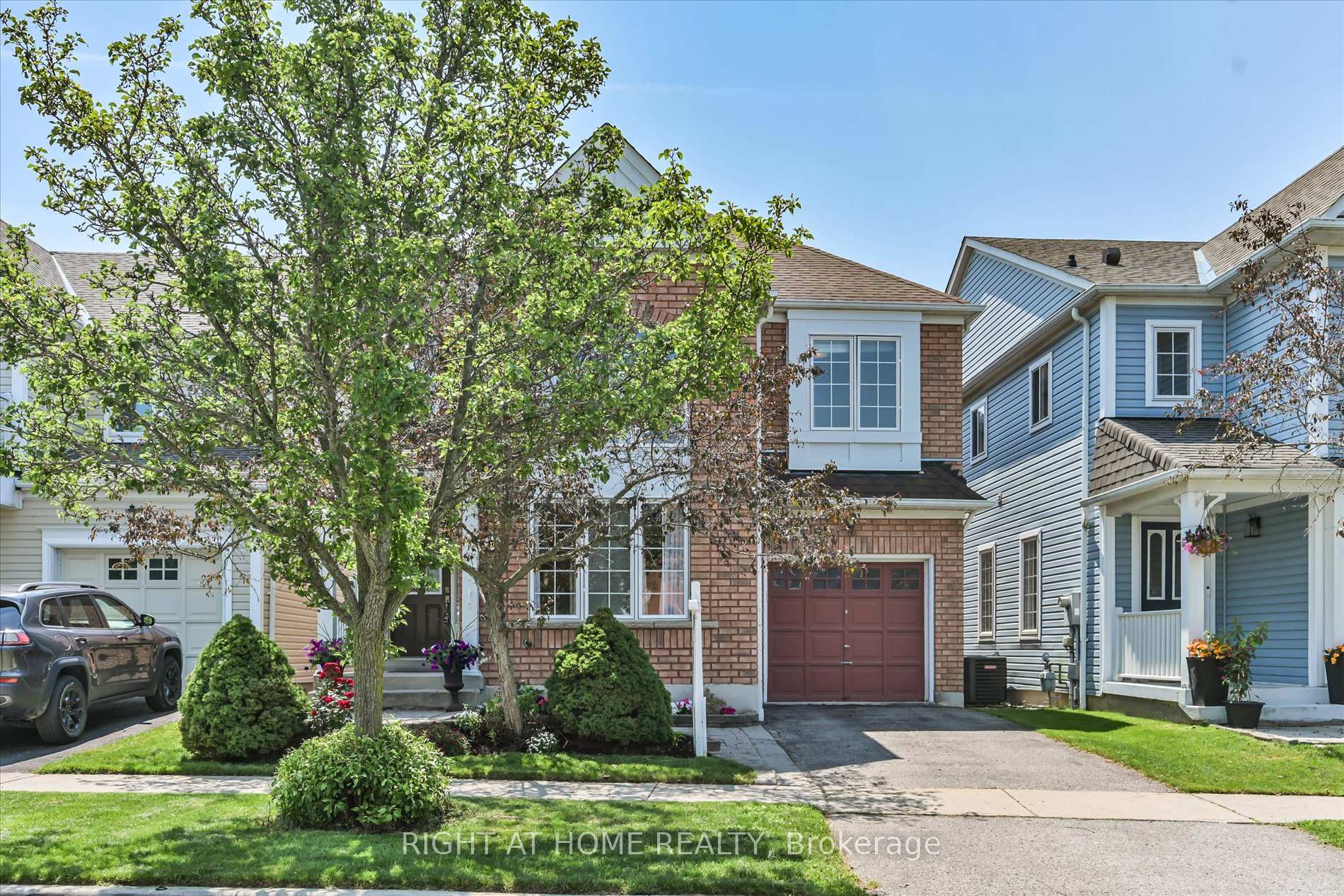 Photo 2 of 94 Moynahan Crescent, Ajax, South East — HOMEH