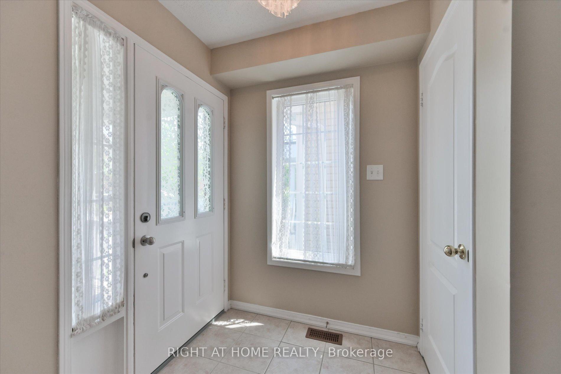Photo 4 of 94 Moynahan Crescent, Ajax, South East — HOMEH