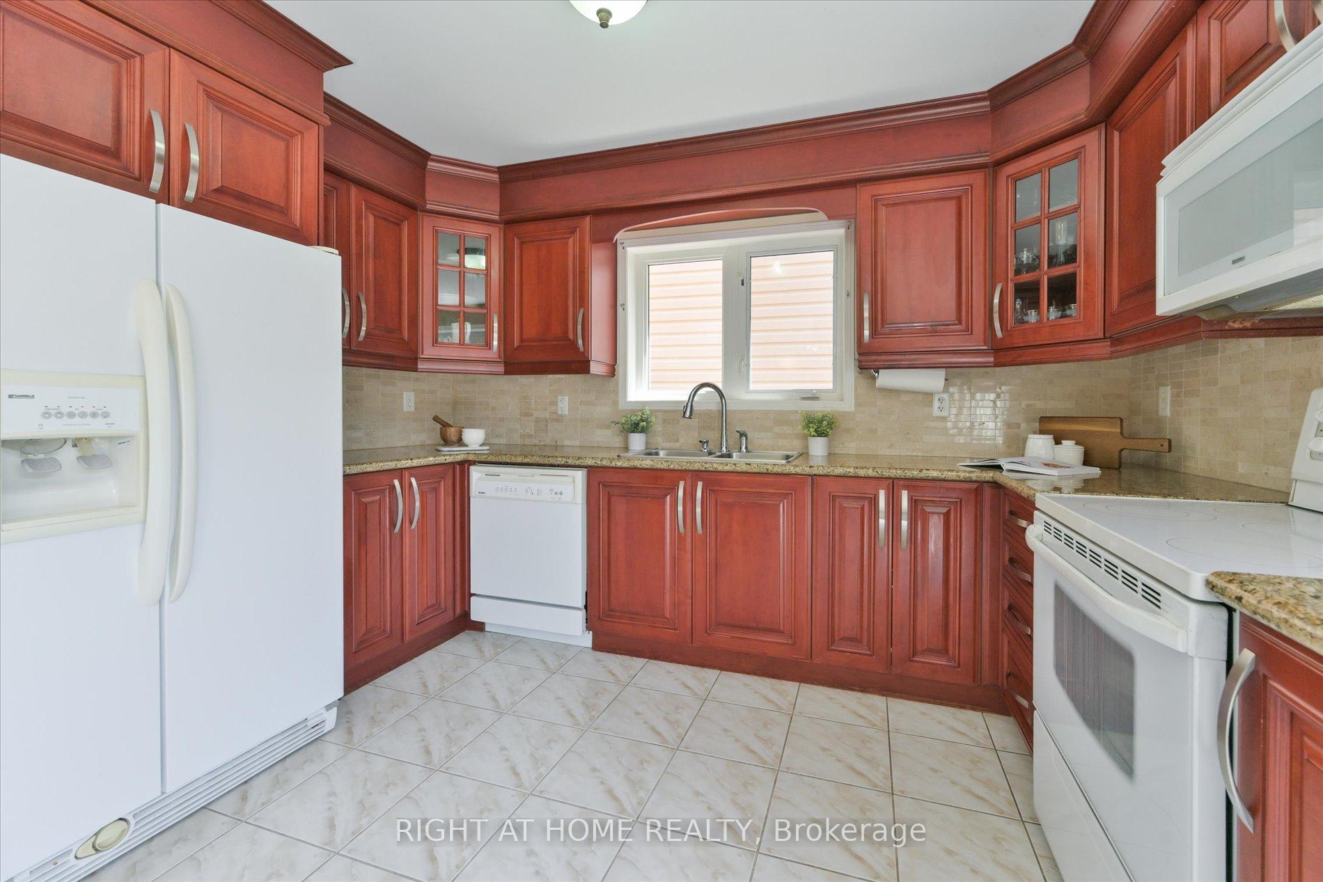 Photo 16 of 94 Moynahan Crescent, Ajax, South East — HOMEH