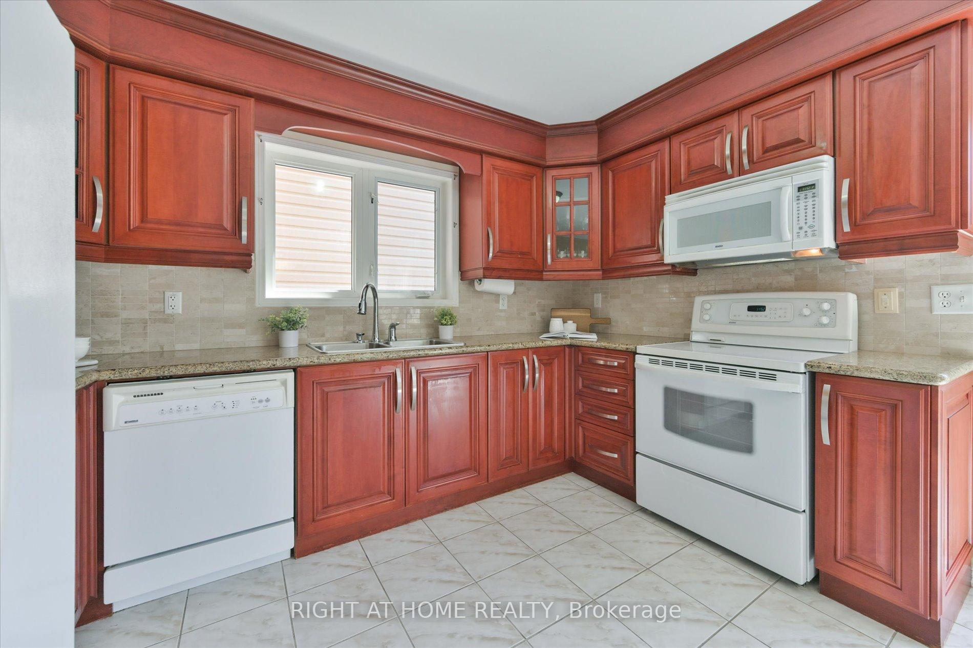Photo 18 of 94 Moynahan Crescent, Ajax, South East — HOMEH