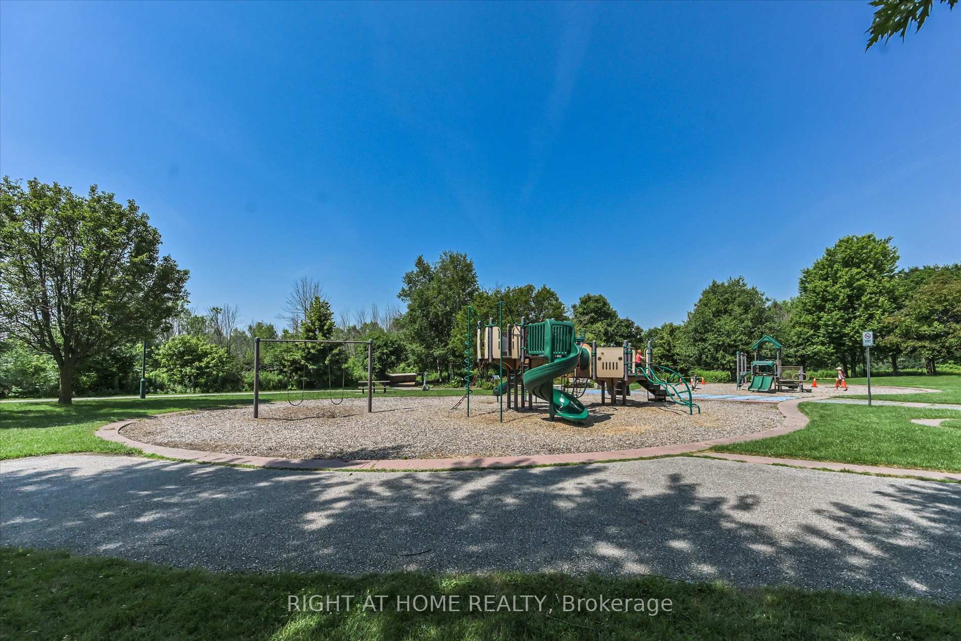 Photo 38 of 94 Moynahan Crescent, Ajax, South East — HOMEH