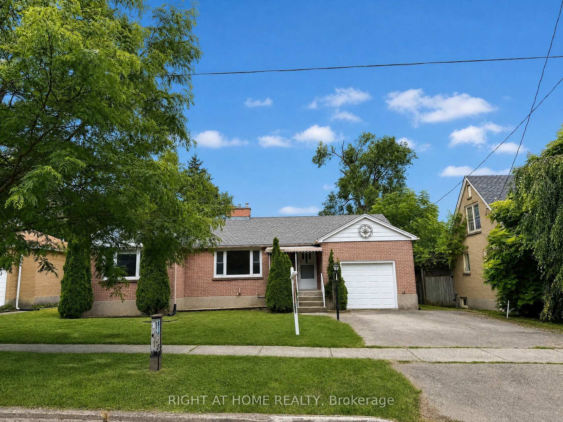 Front of 719 Rowntree Avenue