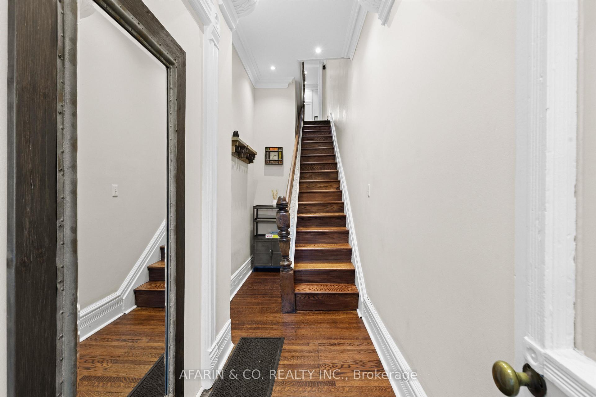 Photo 2 of Unit Second Floor & Loft, 48 Nassau Street, Toronto, Kensington-Chinatown — HOMEH