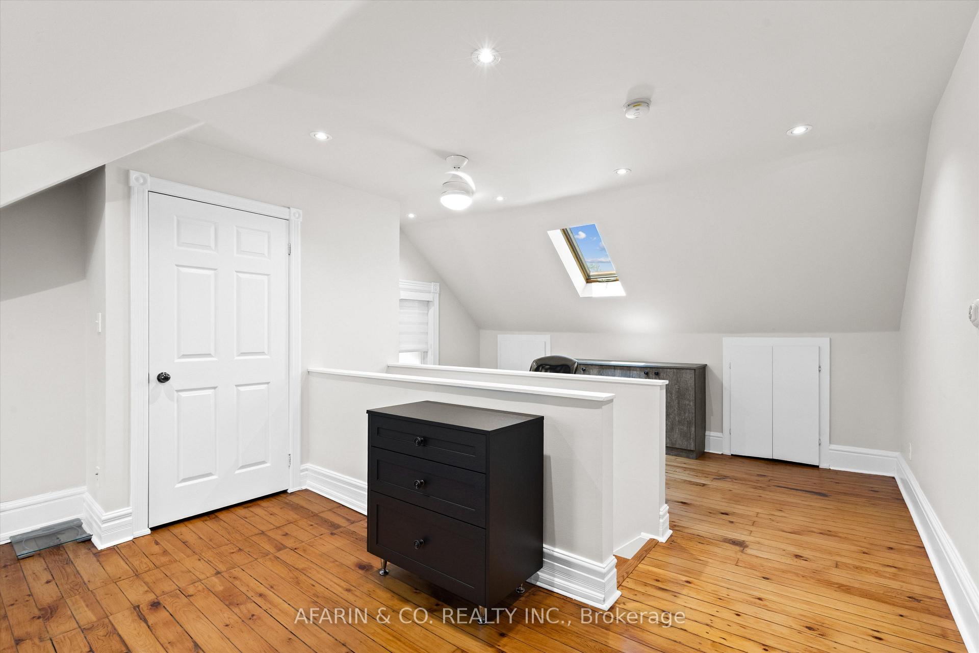 Photo 15 of Unit Second Floor & Loft, 48 Nassau Street, Toronto, Kensington-Chinatown — HOMEH