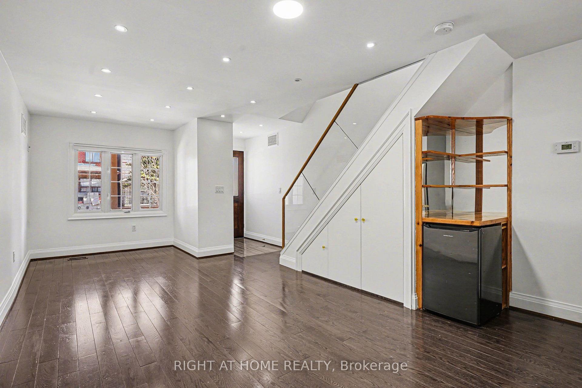 Photo 5 of 174 Rosethorn Avenue, Toronto, Keelesdale-Eglinton West — HOMEH