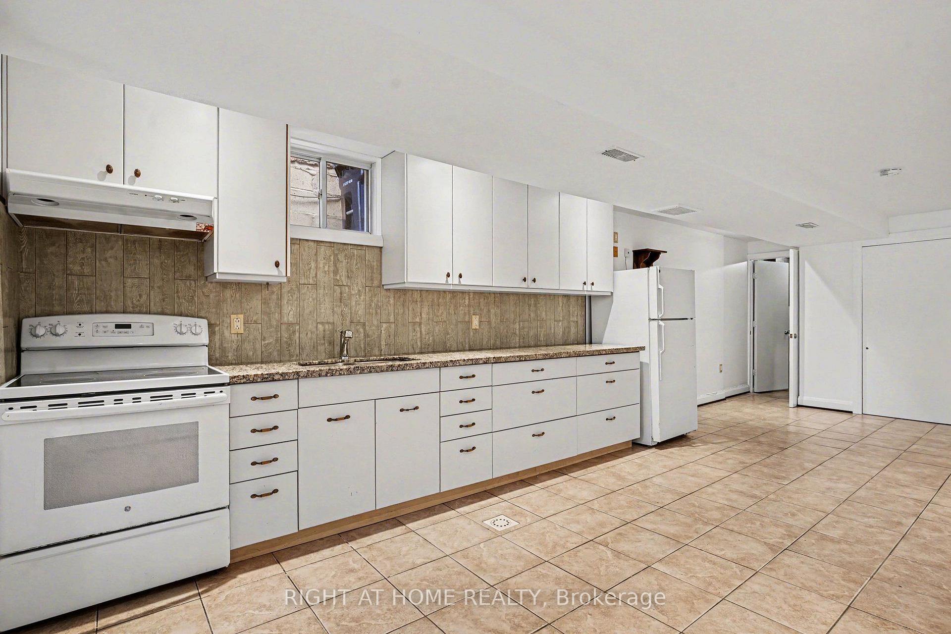 Photo 18 of 174 Rosethorn Avenue, Toronto, Keelesdale-Eglinton West — HOMEH